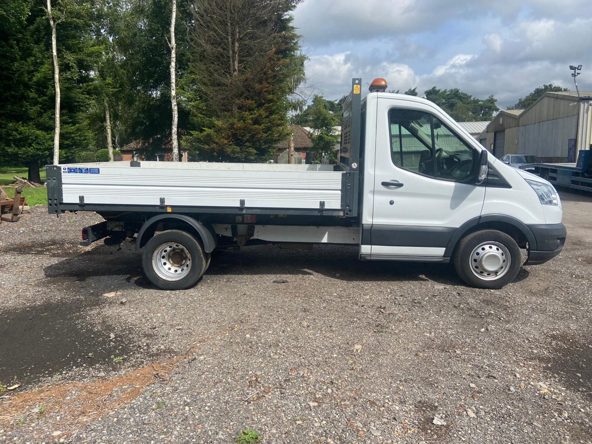 2016/66 FORD TRANSIT 350 WHITE TIPPER, 2.2 DIESEL ENGINE, 90K MILES, 6 SPEED MANUAL *PLUS VAT* - Image 7 of 15