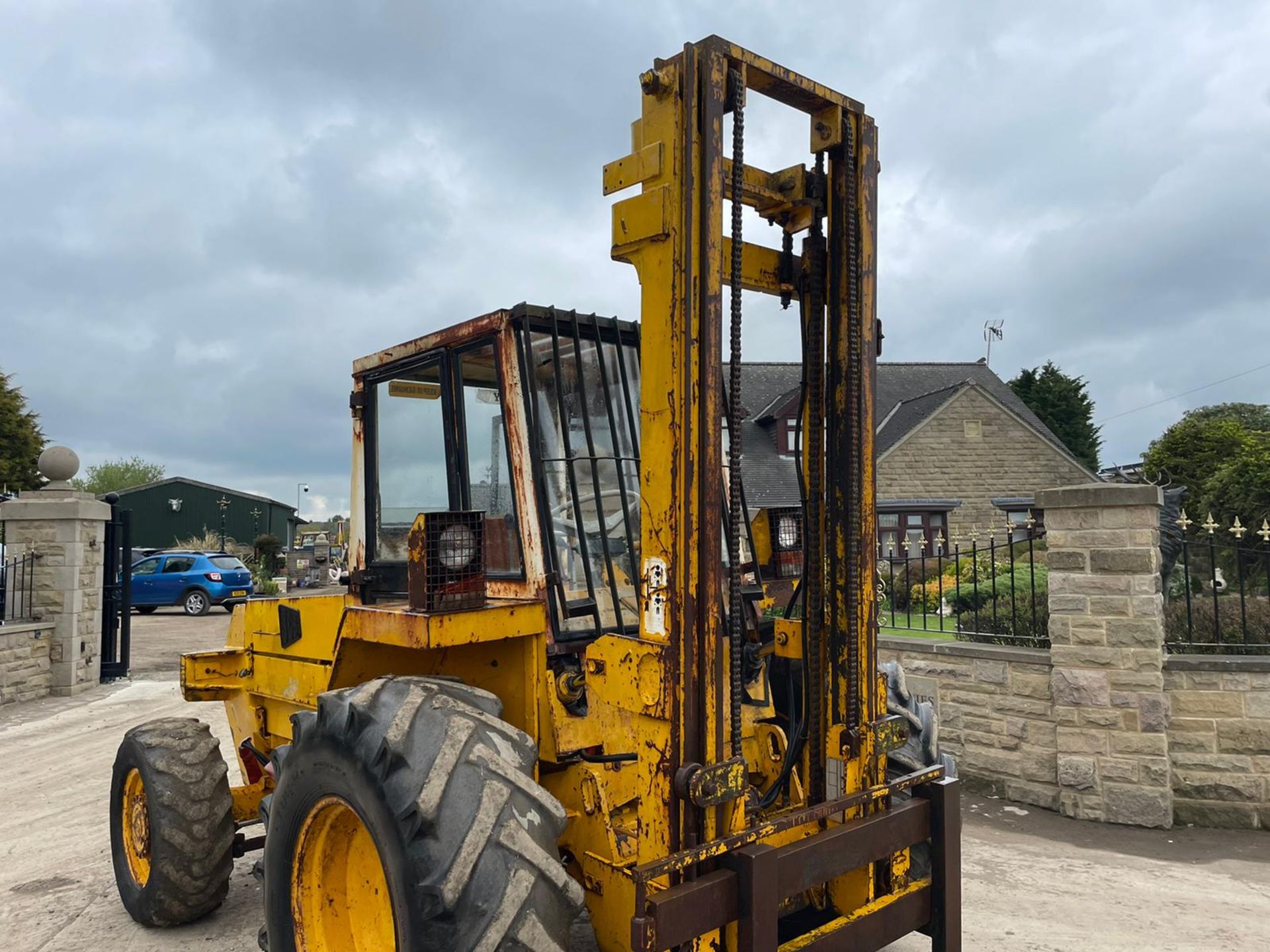 JCB 926 ALL TERRAIN FORKLIFT, RUNS DRIVES AND LIFTS, ALL GEARS WORK, HYDRAULIC SHIFT *PLUS VAT* - Image 7 of 10