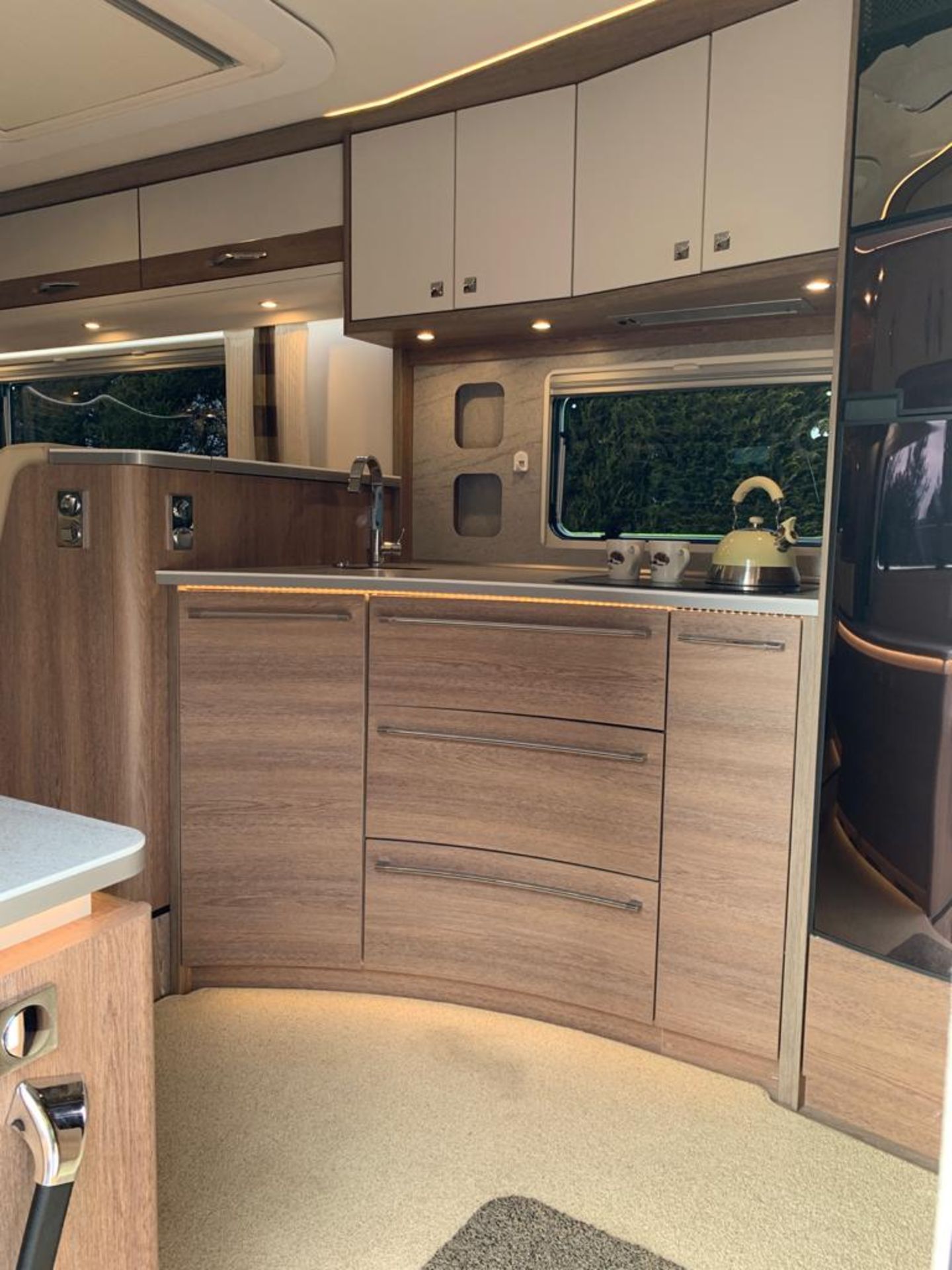 2017 DETHLEFFS GRAND ALPA MOTOR HOME / CARAVAN, 2287cc DIESEL, AUTO only 9k miles warranted *NO VAT* - Image 8 of 33