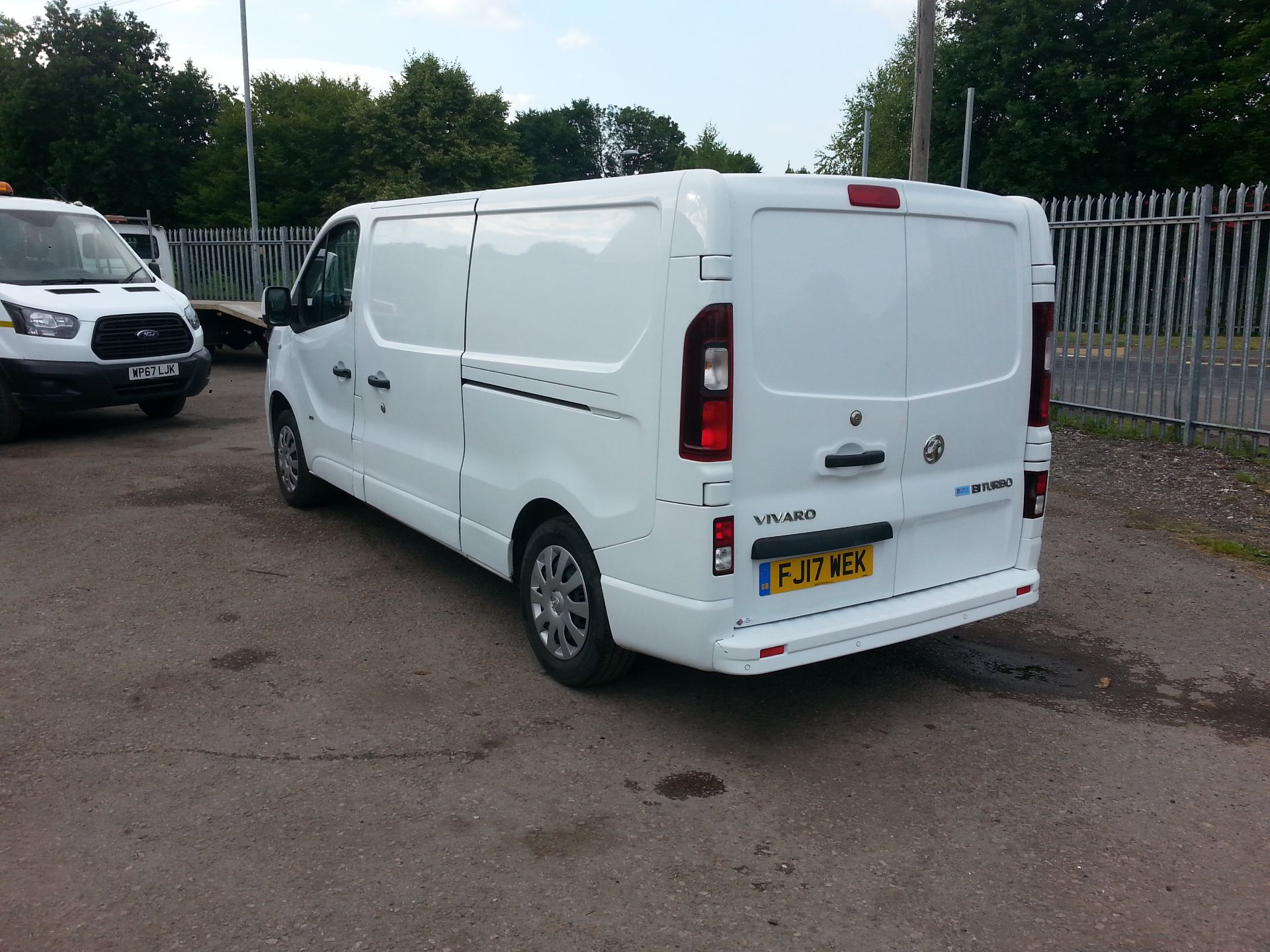 2017 VAUXHALL VIVARO 2900 SPORT CDTI BT SS WHITE PANEL VAN, 1.6 DIESEL, 57,634 WARRANTED *PLUS VAT* - Image 4 of 11