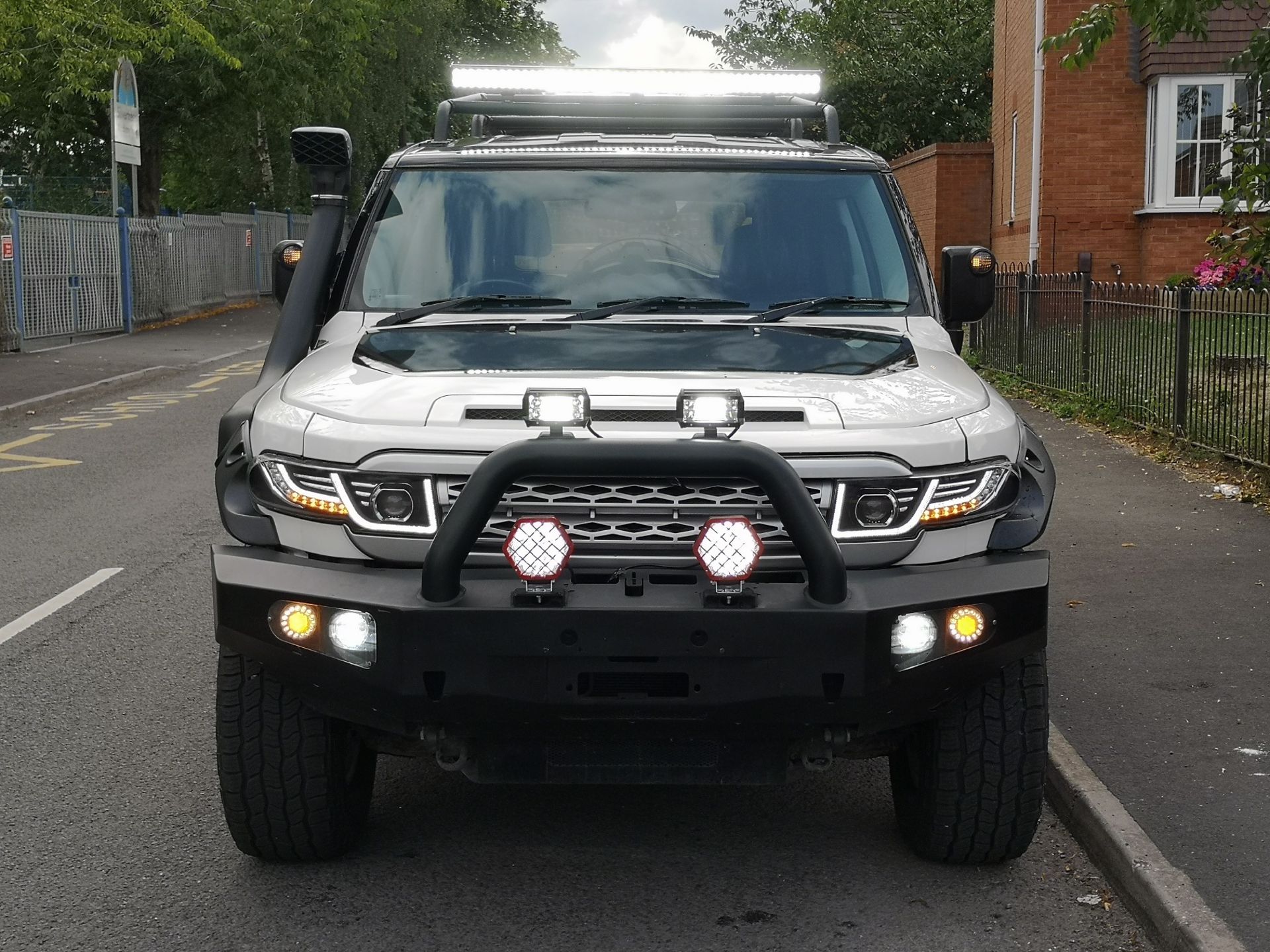 2014 WHITE RHD TOYOTA FJ CRUISER, 4.0 PETROL, ONLY 41,246 MILES *PLUS VAT* - Image 2 of 15