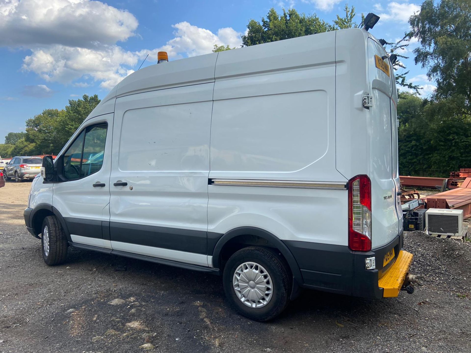 2015 FORD TRANSIT 350 WHITE PANEL VAN L2H3, 2.2 DIESEL, 102K MILES, INTERNAL RACKING *PLUS VAT* - Image 4 of 9