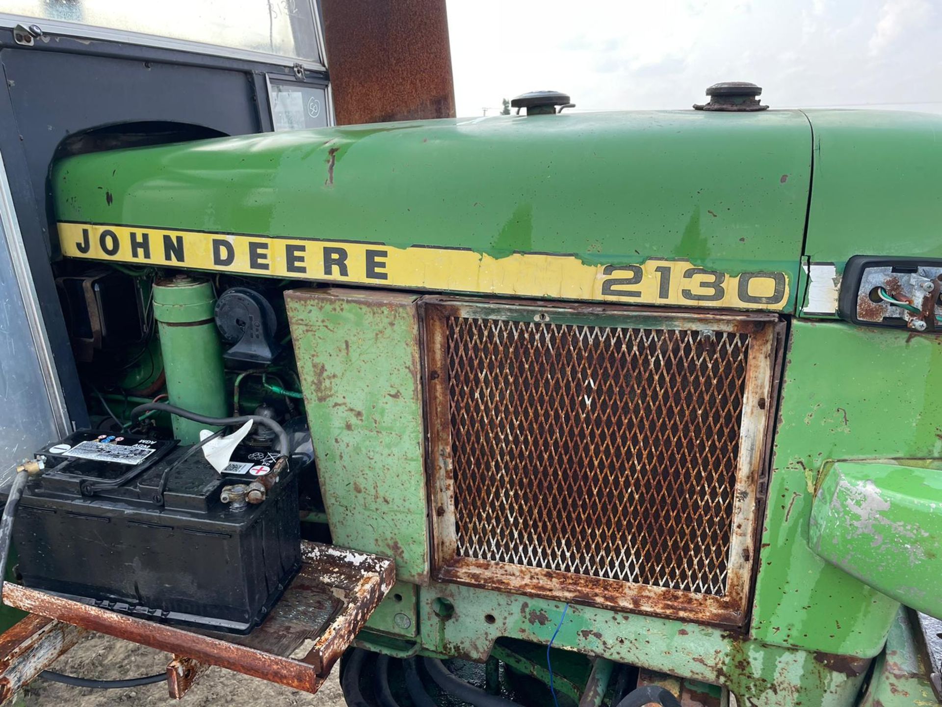 JOHN DEERE 2130 TRACTOR, RUNS AND DRIVES, ALL GEARS WORKS, 3 POINT LINKAGE, 79hp *PLUS VAT* - Image 9 of 11