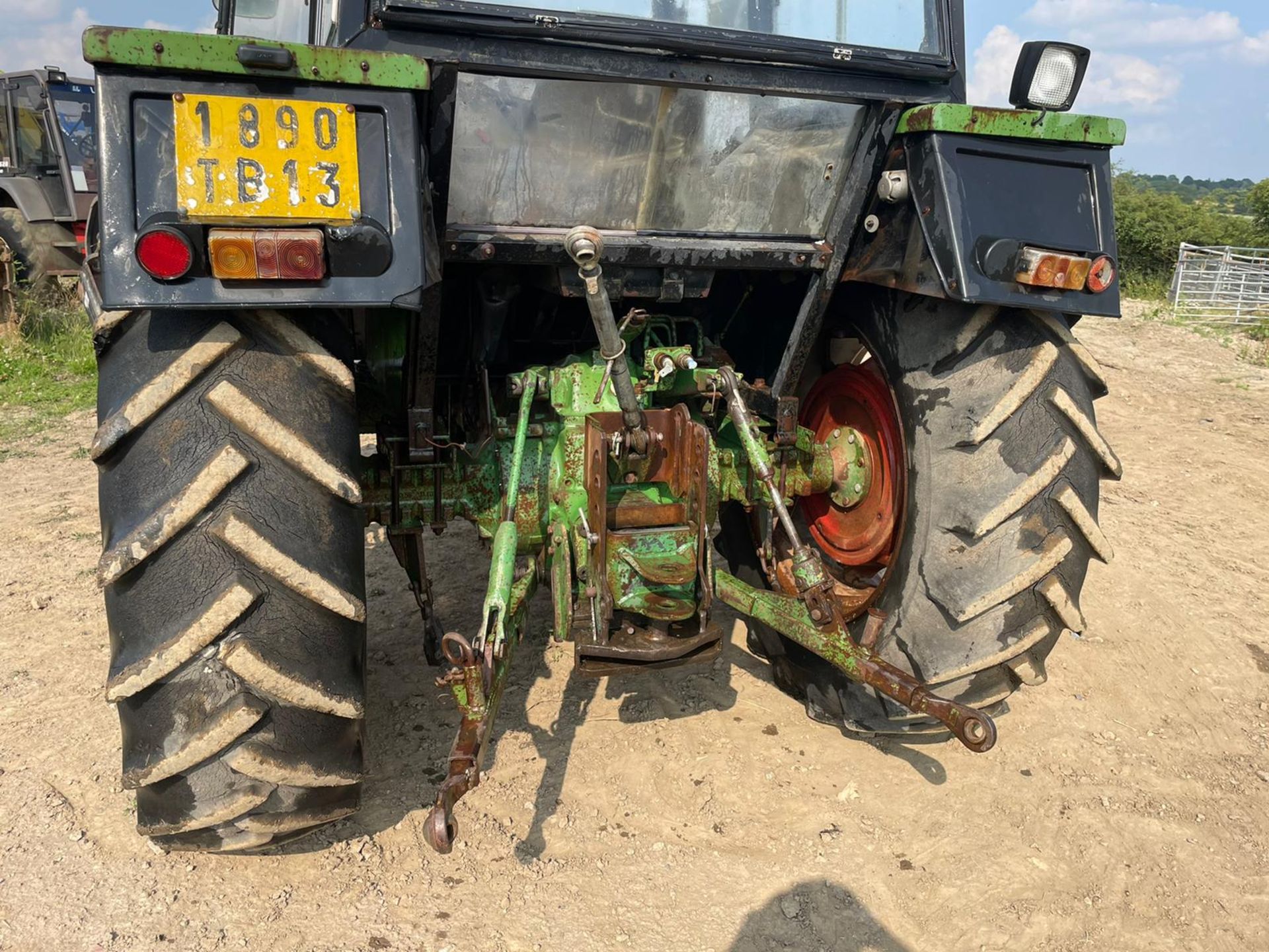 JOHN DEERE 2130 TRACTOR, RUNS AND DRIVES, ALL GEARS WORKS, 3 POINT LINKAGE, 79hp *PLUS VAT* - Image 6 of 11