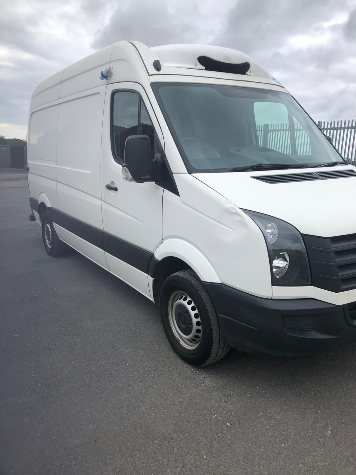 2017 VOLKSWAGEN CRAFTER CR35 TDI BMT INSULATED REFRIGERATED WHITE PANEL VAN, 2.0 DIESEL *PLUS VAT* - Image 2 of 13