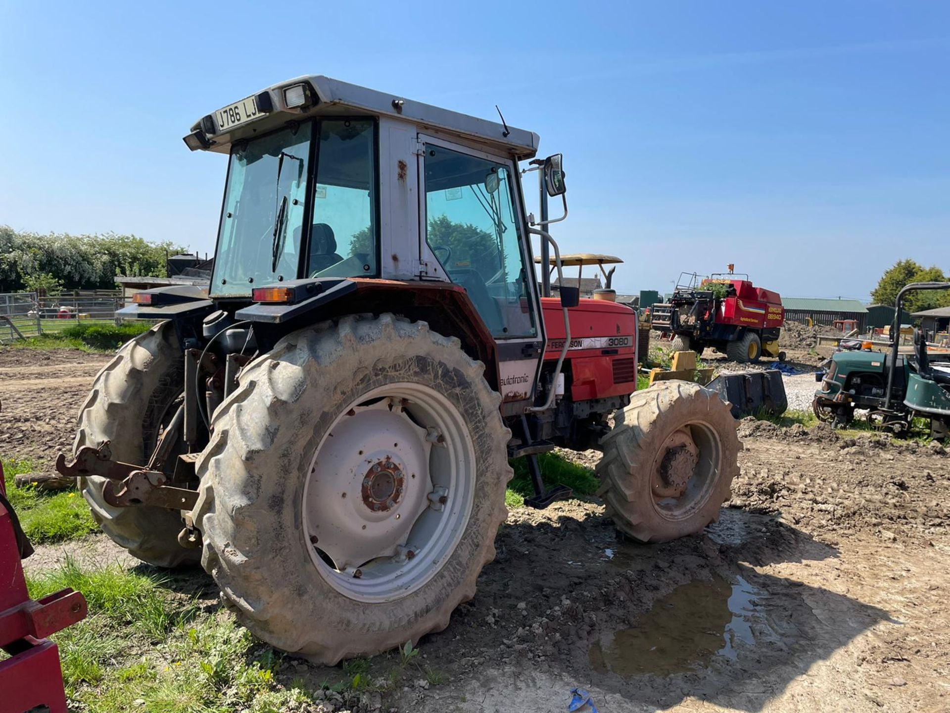 MASSEY FERGUSON 3080 AUTOTRONIC TRACTOR, PERKINS 5.8L 6 CYLINDER ENGINE, FULLY GLASS CAB *PLUS VAT* - Image 4 of 16