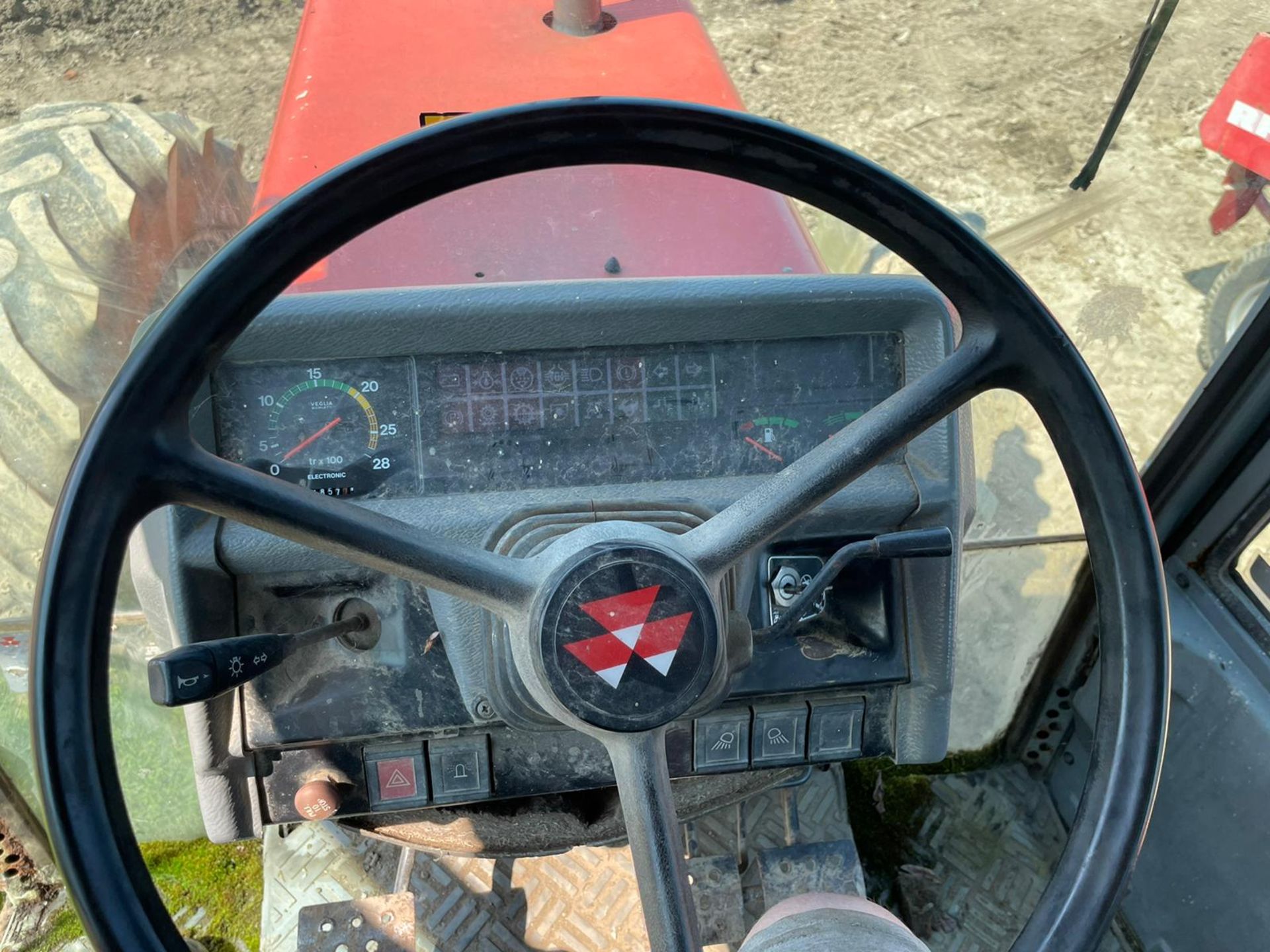 MASSEY FERGUSON 3080 AUTOTRONIC TRACTOR, PERKINS 5.8L 6 CYLINDER ENGINE, FULLY GLASS CAB *PLUS VAT* - Image 11 of 16