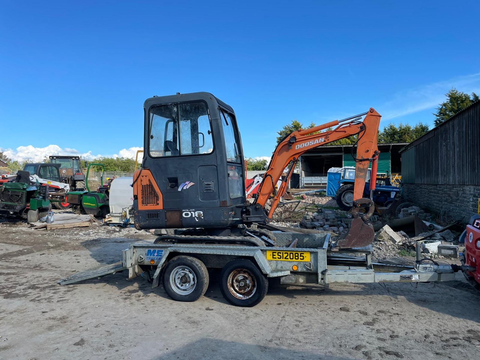 M+E TWIN AXLE PLANT TRAILER, 2600KG WEIGHT, 8FT x 4FT *PLUS VAT* - Image 3 of 8