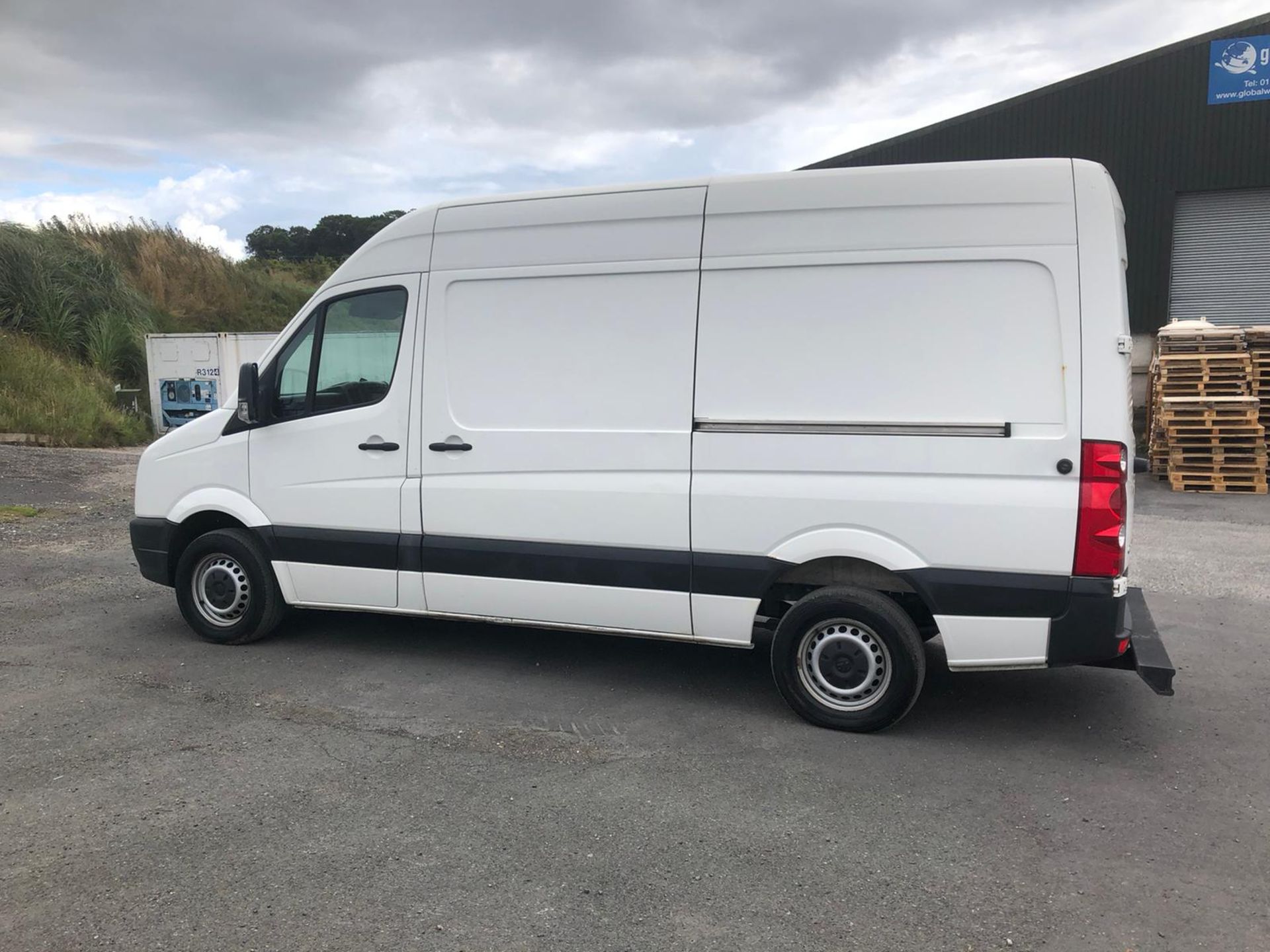 2017 VOLKSWAGEN CRAFTER CR35 TDI BMT INSULATED REFRIGERATED WHITE PANEL VAN, 2.0 DIESEL *PLUS VAT* - Image 5 of 13