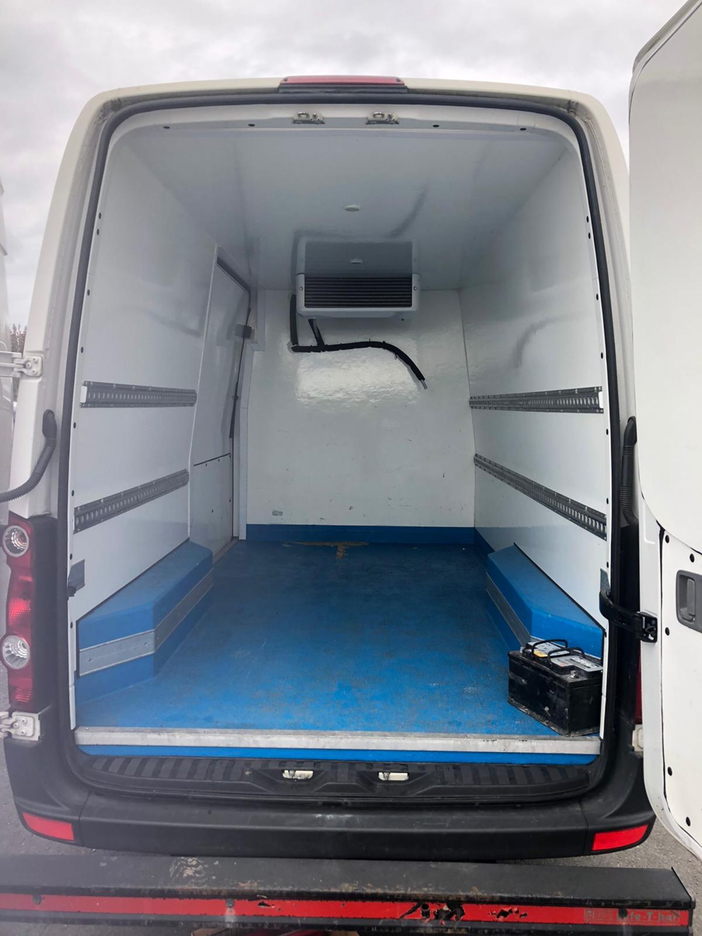 2017 VOLKSWAGEN CRAFTER CR35 TDI BMT INSULATED REFRIGERATED WHITE PANEL VAN, 2.0 DIESEL *PLUS VAT* - Image 8 of 13