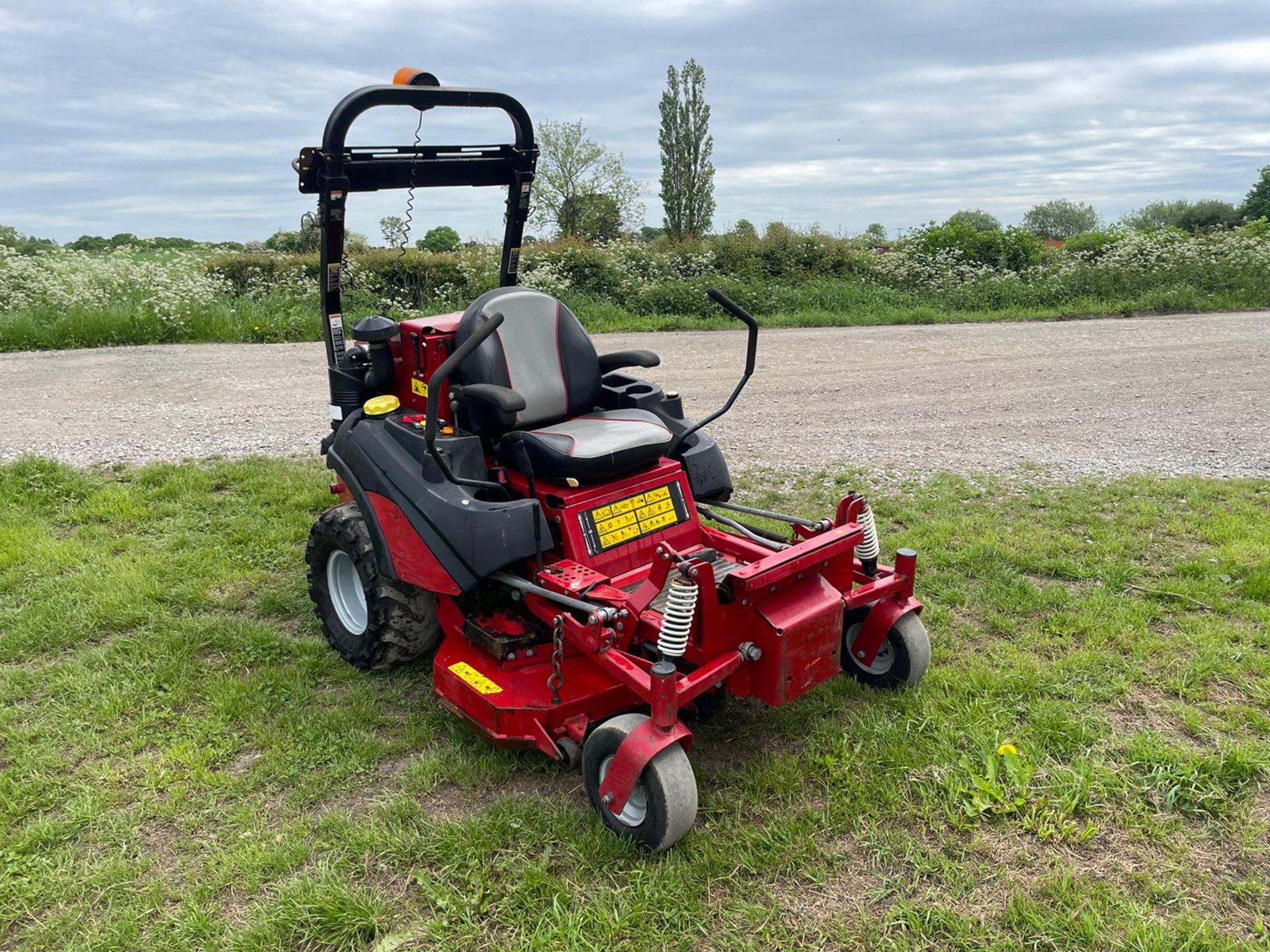 2012 FERRIS IS2500Z ZERO TURN MOWER, RUNS DRIVES AND CUTS, SHOWING A LOW 593 HOURS *PLUS VAT* - Image 3 of 8