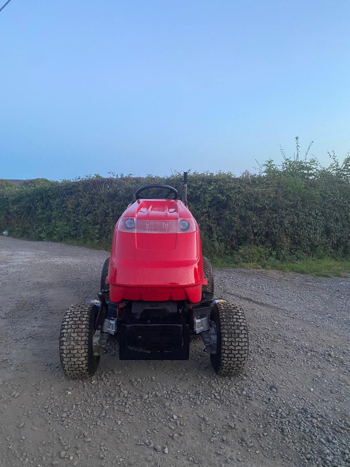 COUNTAX C600H RIDE ON LAWN MOWER, 4 WHEEL DRIVE, RUNS DRIVES CUTS AND COLLECTS *NO VAT* - Image 3 of 7