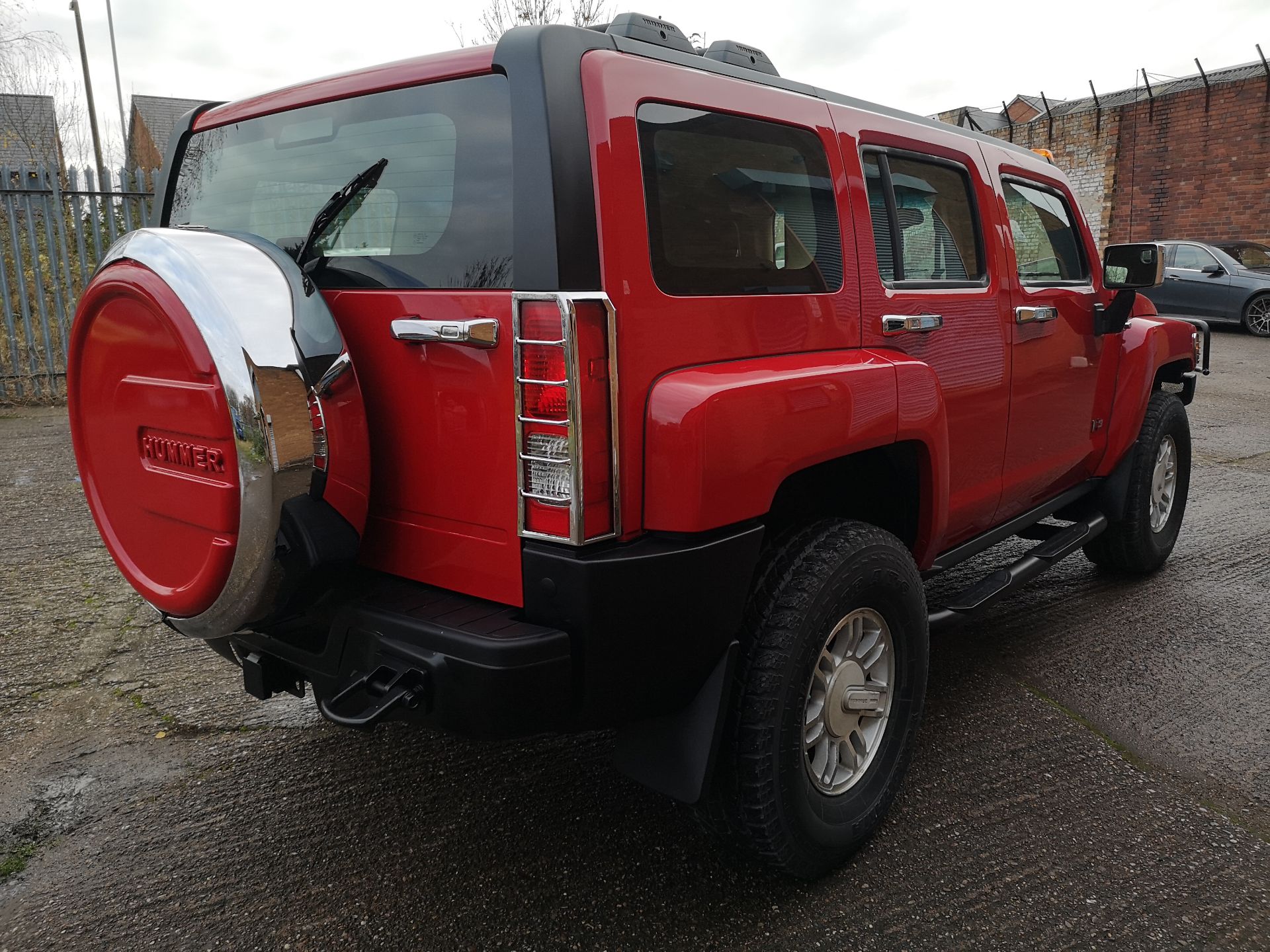 2006 RED HUMMER H3 4x4, 90,171 MILES, SAT NAV, SIDE STEPS AND BULL BARS *PLUS VAT* - Image 6 of 16