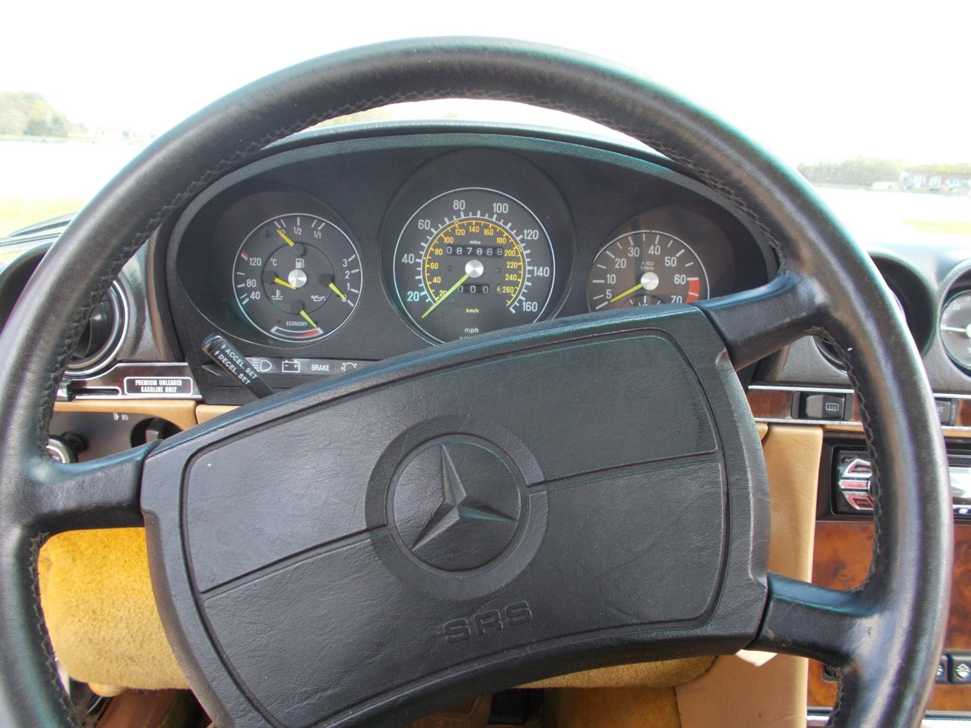 1986 MERCEDES 560SL, 5.5 V8 AUTOMATIC, LIGHT YELLOW WITH TAN LEATHER, 87K MILES *NO VAT* - Image 23 of 36