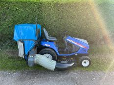 ISEKI SG153 DIESEL RIDE ON MOWER WITH REAR COLLECTOR, SHOWING A LOW AND GENUINE 991 HOURS *PLUS VAT*