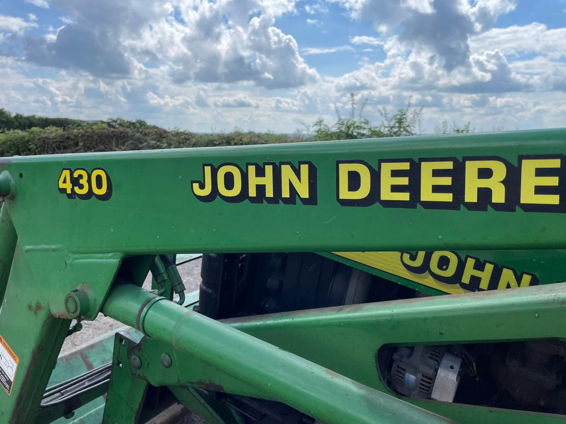 JOHN DEERE 4400 WITH JOHN DEERE 430 LOADER, RUNS DRIVES LIFTS AND WORKS, 4800 HOURS *PLUS VAT* - Image 12 of 13