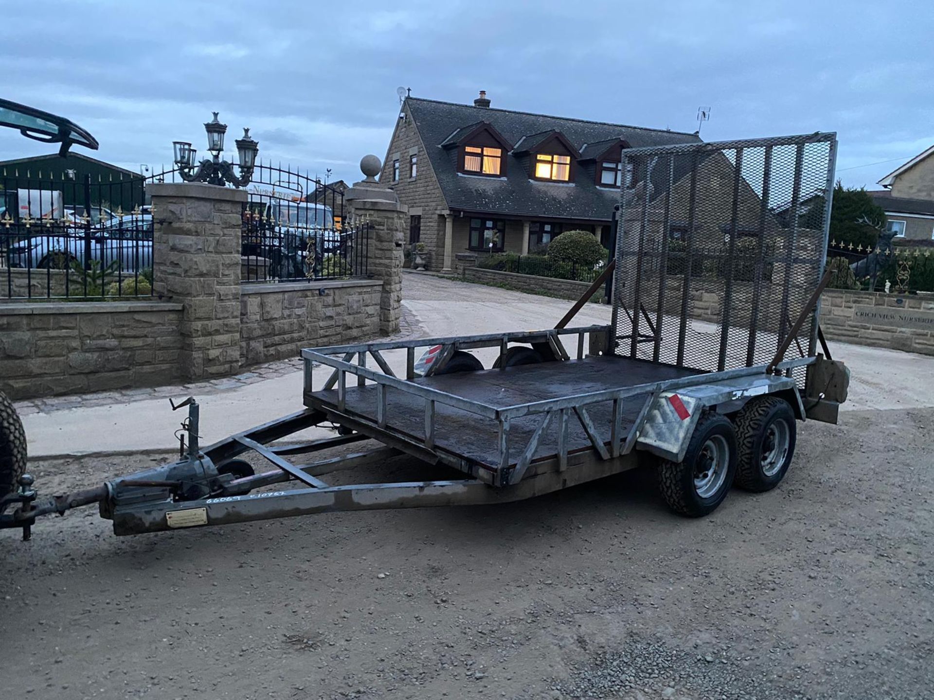 INDESPENSION 3.5TON TIWN AXLE PLANT TRAILER, 10ft c 6ft, GOOD SOLID FLOOR, TOWS WELL *NO VAT* - Image 2 of 10