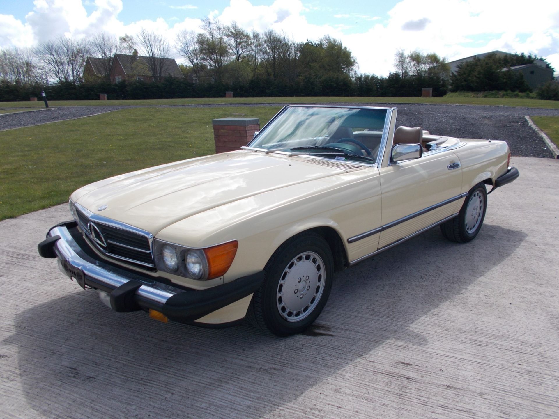 1986 MERCEDES 560SL, 5.5 V8 AUTOMATIC, LIGHT YELLOW WITH TAN LEATHER, 87K MILES *NO VAT* - Image 3 of 36