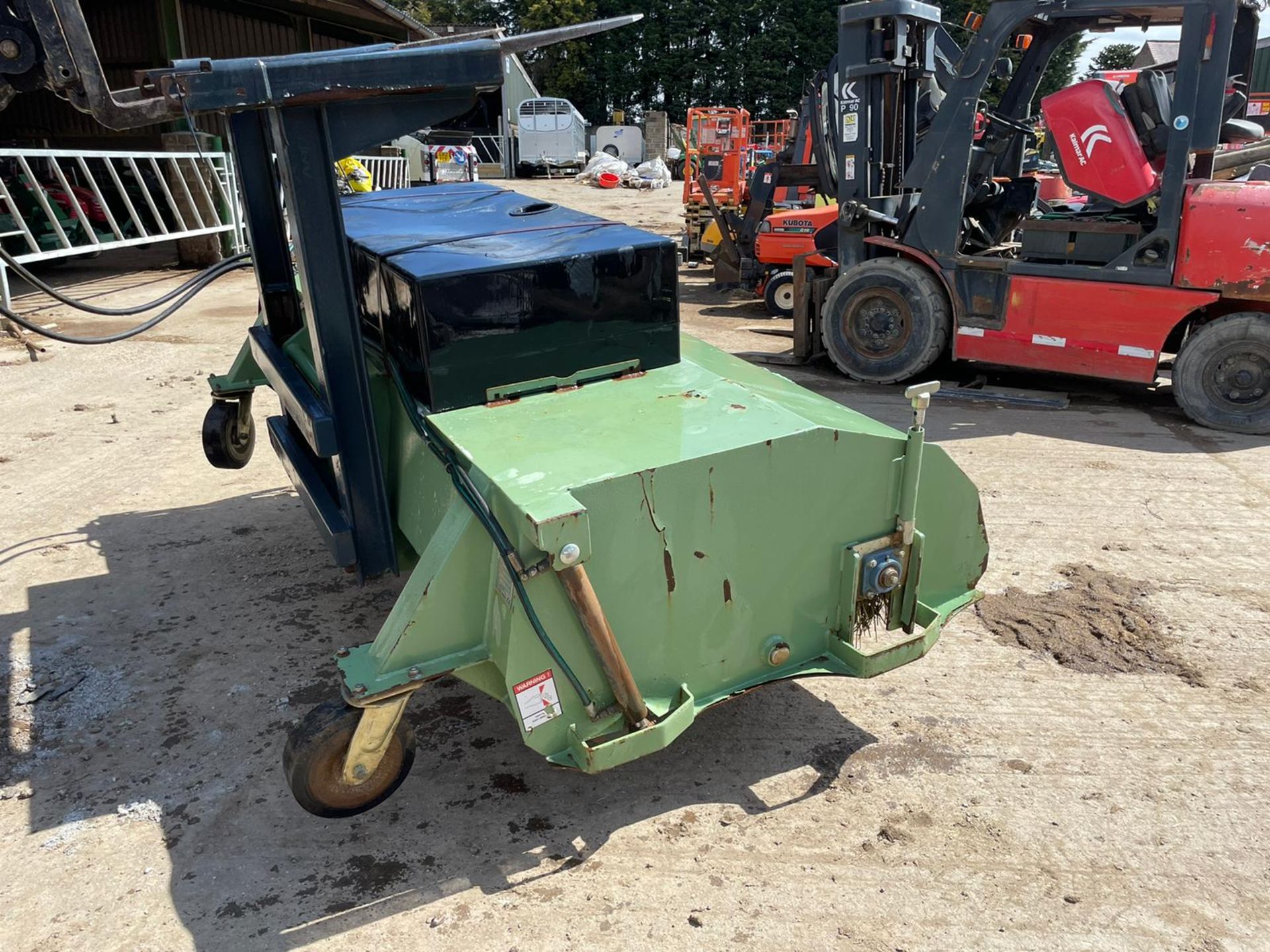 2017 DATUM DIRT MASTER SWEEPER BUCKET, WATER TANK, HYDRAULIC DRIVEN, GOOD BRUSHES *PLUS VAT* - Image 4 of 5