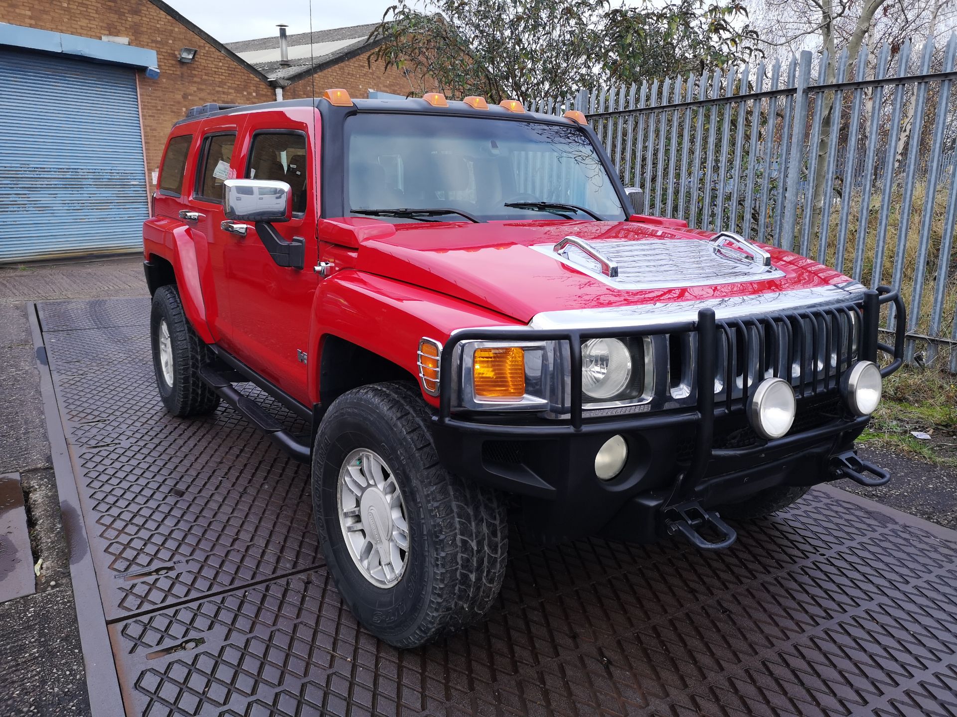 2006 RED HUMMER H3 4x4, 90,171 MILES, SAT NAV, SIDE STEPS AND BULL BARS *PLUS VAT* - Image 2 of 16