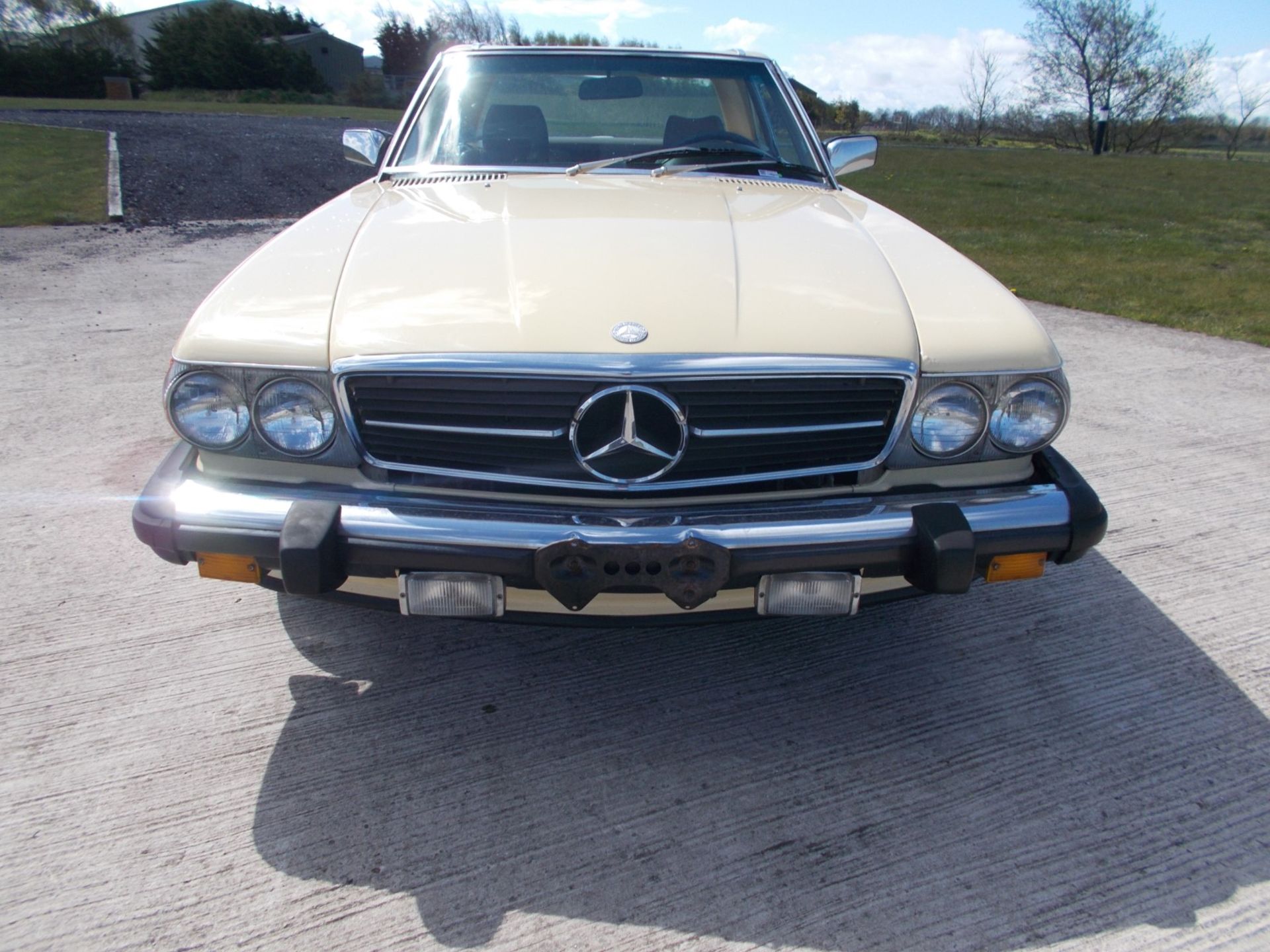 1986 MERCEDES 560SL, 5.5 V8 AUTOMATIC, LIGHT YELLOW WITH TAN LEATHER, 87K MILES *NO VAT* - Image 2 of 36