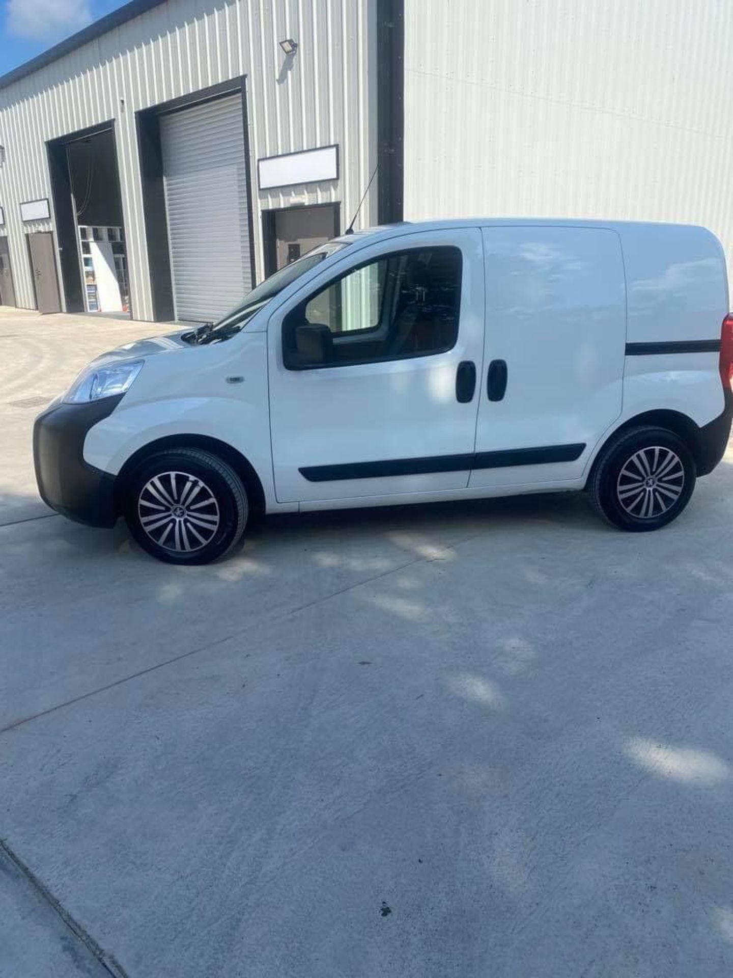 2017/67 REG PEUGEOT BIPPER PROFESSIONAL HDI 1.25 DIESEL WHITE PANEL VAN, SHOWING 2 FORMER KEEPERS - Image 4 of 11