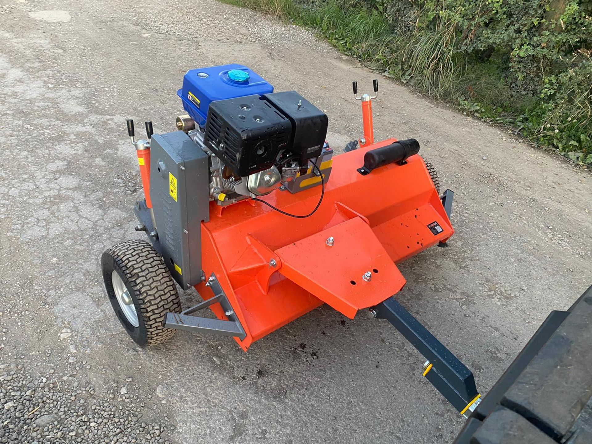 NEW AND UNUSED 1.2 METRE SINGLE AXLE FAST TOW FLAIL MOWER, SUITABLE FOR ATV / UTILITY VEHICLE - Image 5 of 8