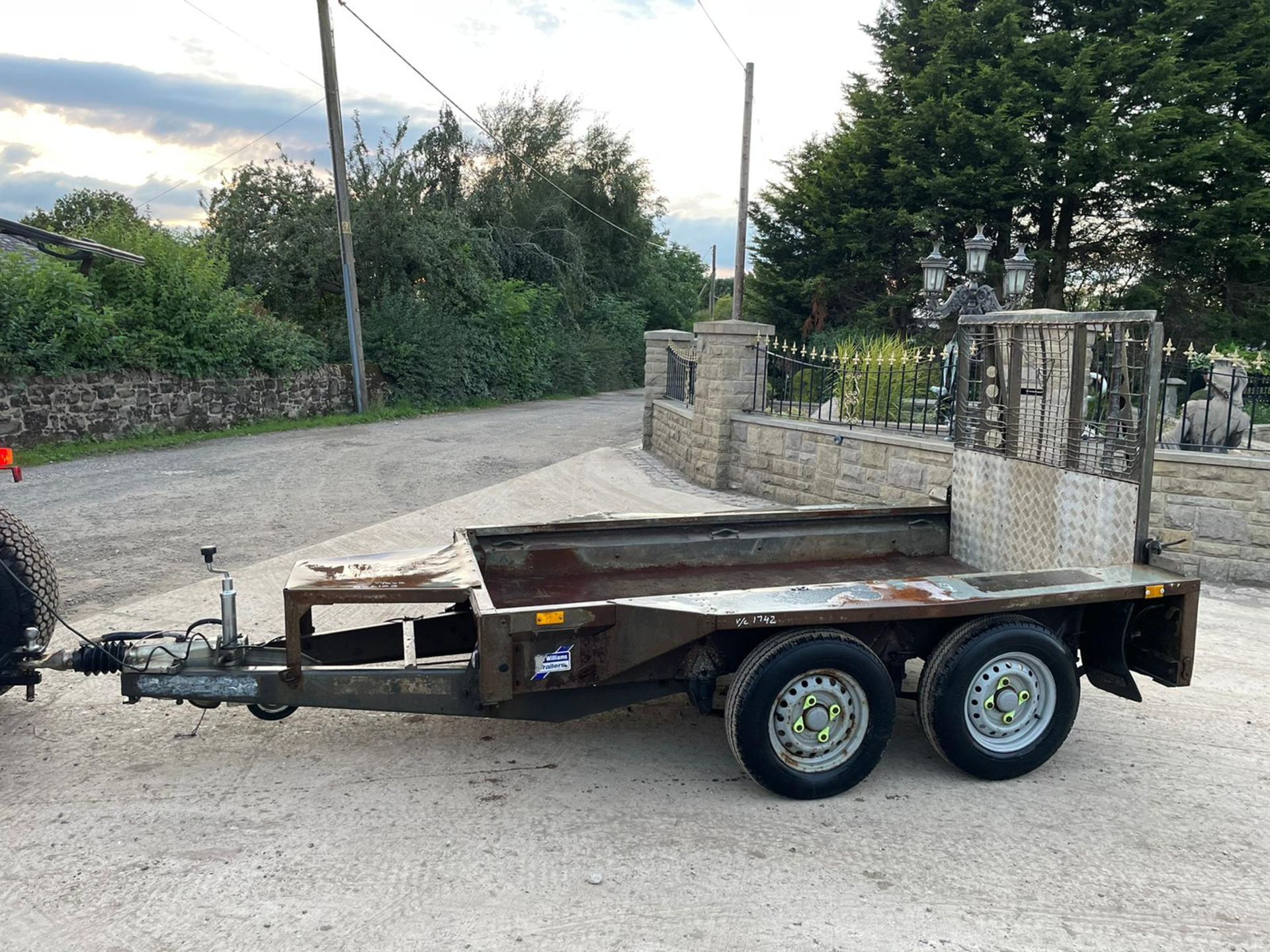 IFOR WILLIAMS GX84 2.7 TON TWIN AXLE PLANT TRAILER, GOOD SOLID FLOOR, GOOD TYRES, TOWS WELL *NO VAT*