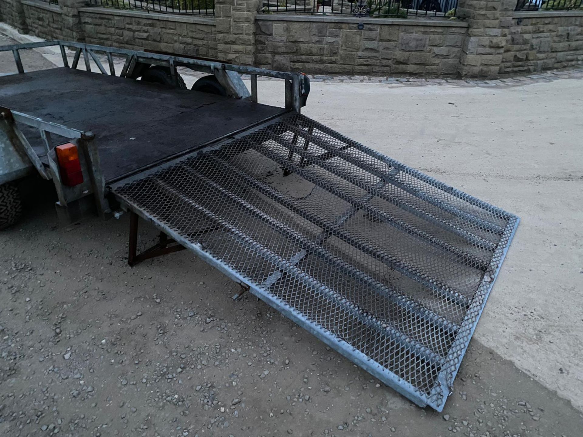 INDESPENSION 3.5TON TIWN AXLE PLANT TRAILER, 10ft c 6ft, GOOD SOLID FLOOR, TOWS WELL *NO VAT* - Image 5 of 10
