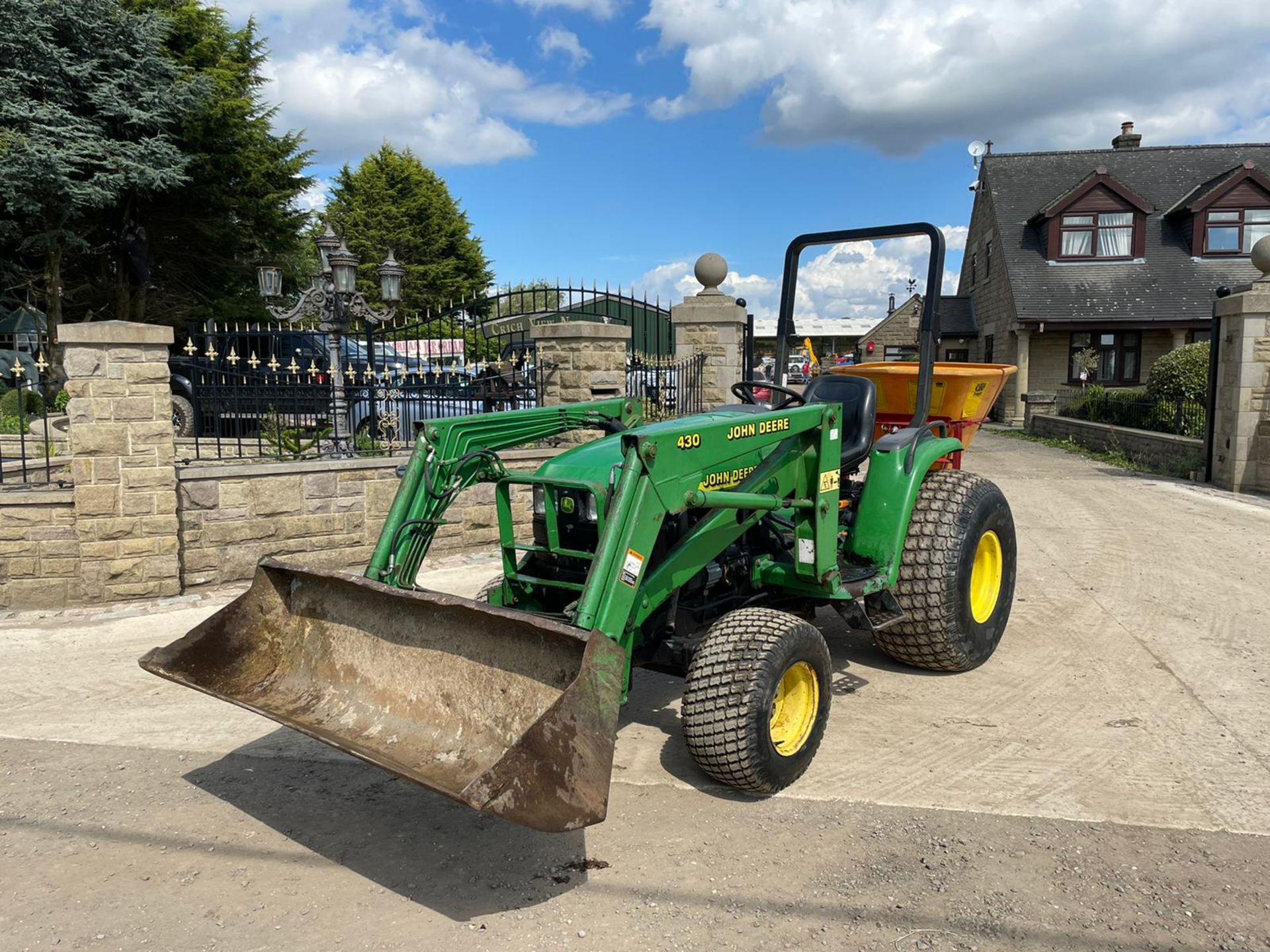 JOHN DEERE 4400 WITH JOHN DEERE 430 LOADER, RUNS DRIVES LIFTS AND WORKS, 4800 HOURS *PLUS VAT* - Image 3 of 13