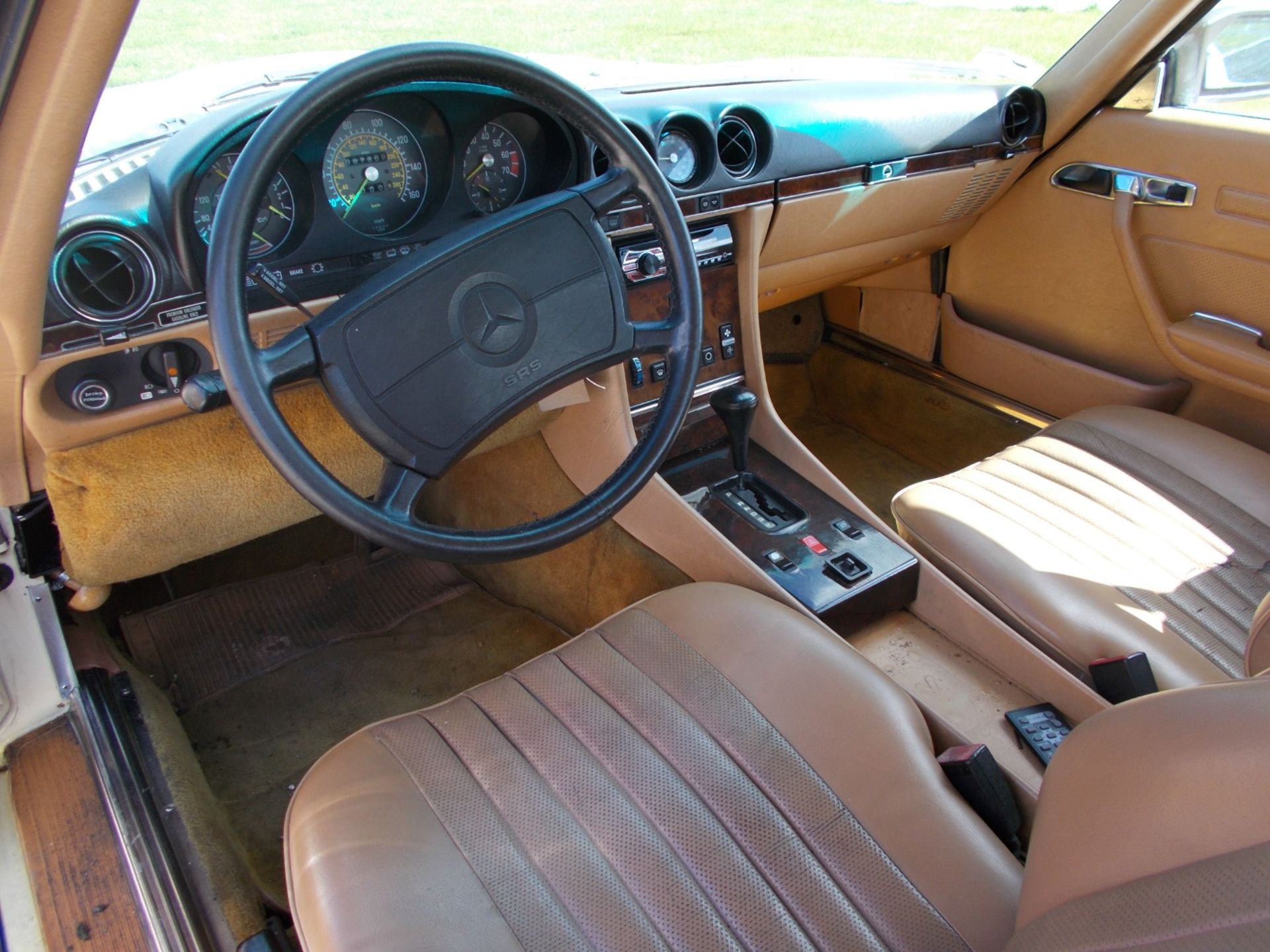 1986 MERCEDES 560SL, 5.5 V8 AUTOMATIC, LIGHT YELLOW WITH TAN LEATHER, 87K MILES *NO VAT* - Image 19 of 36