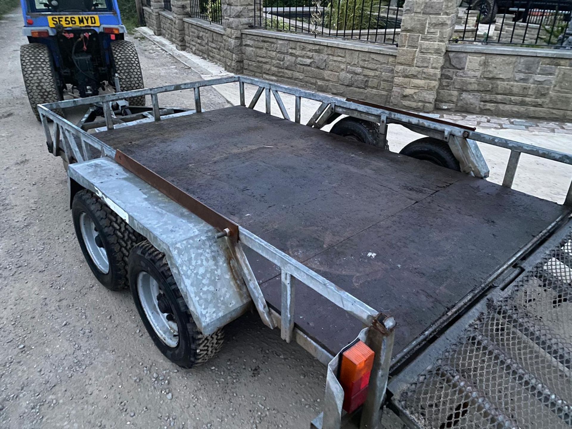 INDESPENSION 3.5TON TIWN AXLE PLANT TRAILER, 10ft c 6ft, GOOD SOLID FLOOR, TOWS WELL *NO VAT* - Image 4 of 10