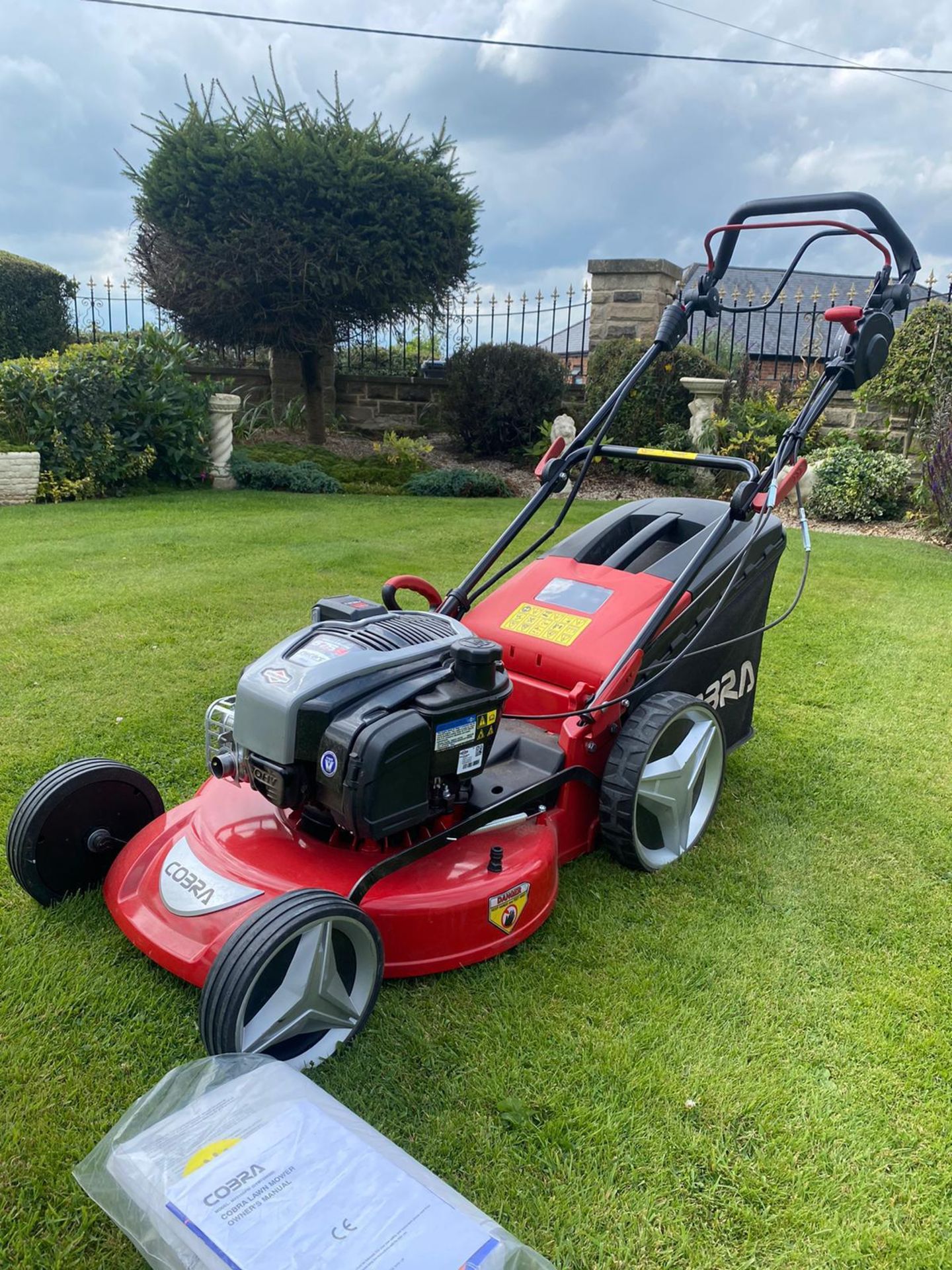 NEW AND UNUSED COBRA MX515SPBI LAWN MOWER, ELECTRIC START, 20" DECK, MANUAL INCLUDED *NO VAT* - Image 3 of 6