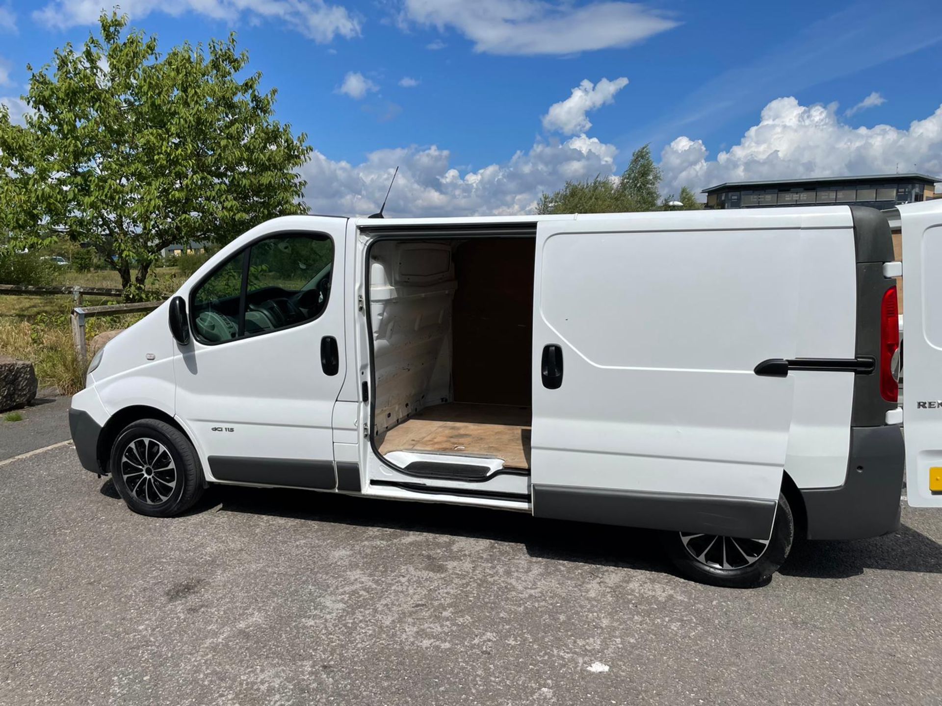 2011 RENAULT TRAFIC LL29 DCI 115 WHITE PANEL VAN, 2.0 DIESEL ENGINE, 85,946 MILES WITH FSH *NO VAT* - Image 5 of 12