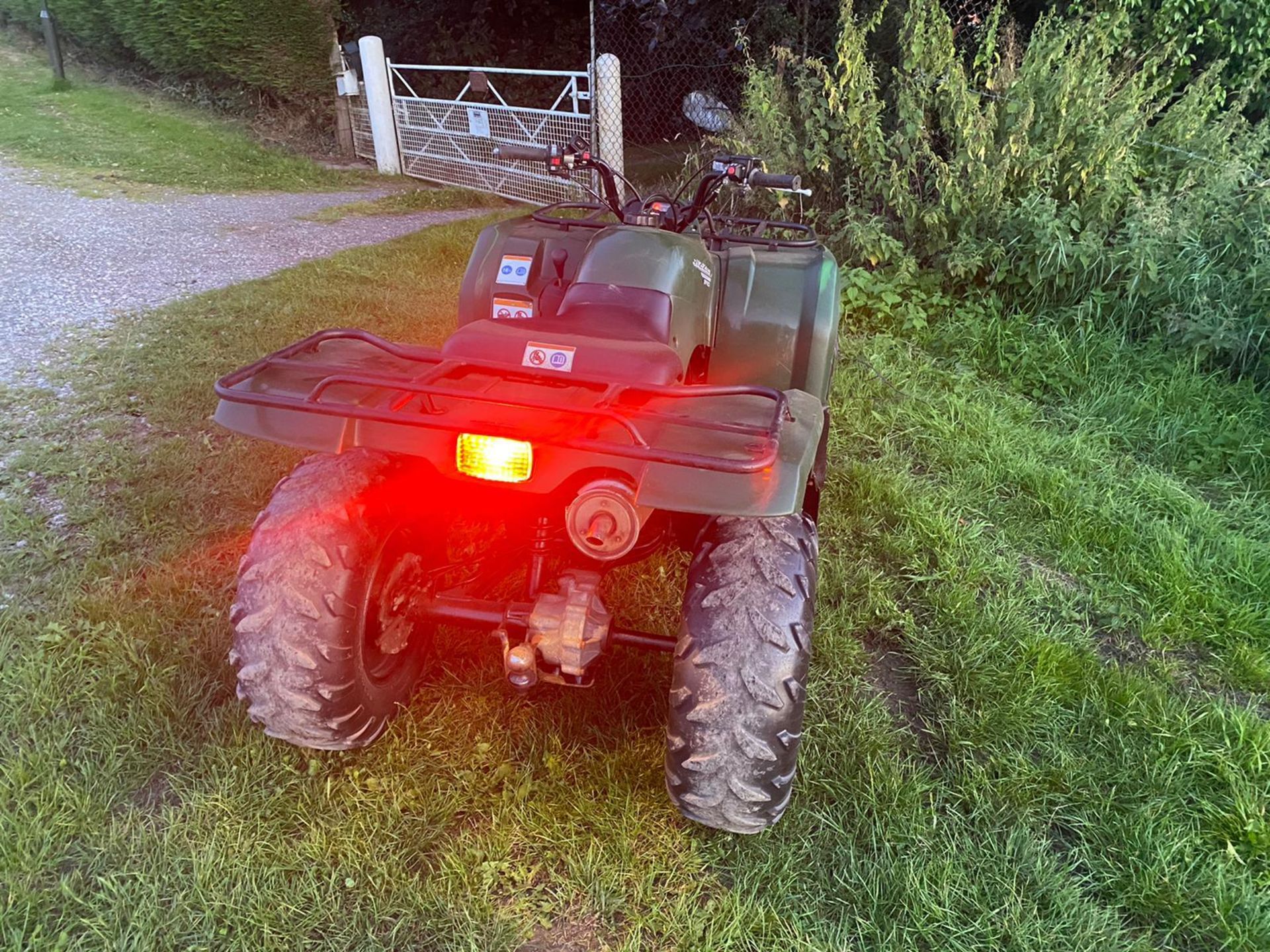 2017 YAMAHA GRIZZLY 350 FARM QUAD BIKE, RUNS AND DRIVES WELL, REAR TOW BAR, GOOD TYRES *NO VAT* - Image 5 of 5