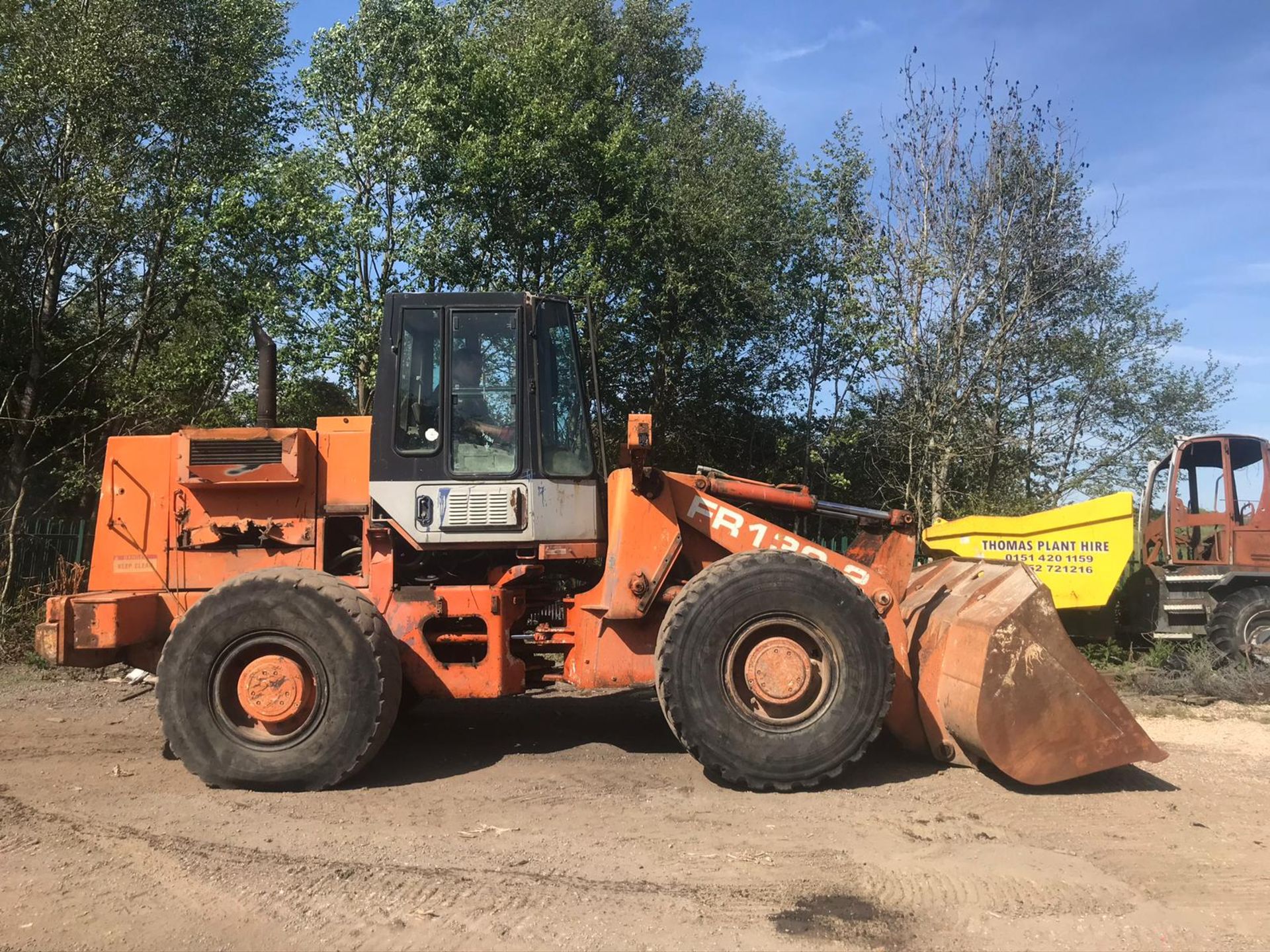 FIAT HITACHI FR130.2 LOADING SHOVEL, RUNS DRIVES AND LIFTS, FULLY GLASS CAB, GOOD BUCKET *PLUS VAT* - Image 2 of 4