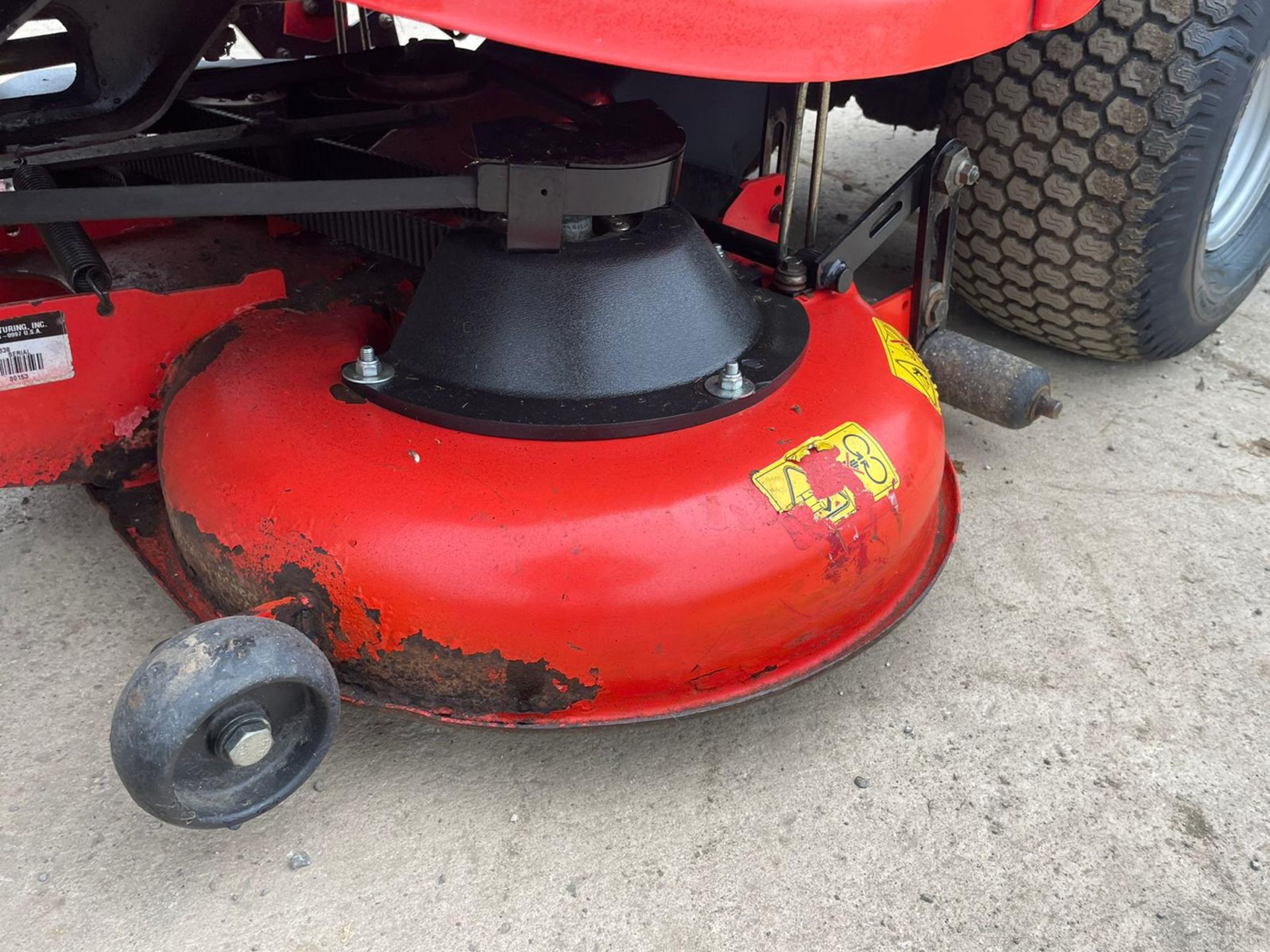 SIMPLICITY BARON 20hp RIDE ON MOWER WITH REAR COLLECTOR, RUNS DRIVES AND CUTS, NEW BATTERY *NO VAT* - Image 10 of 11