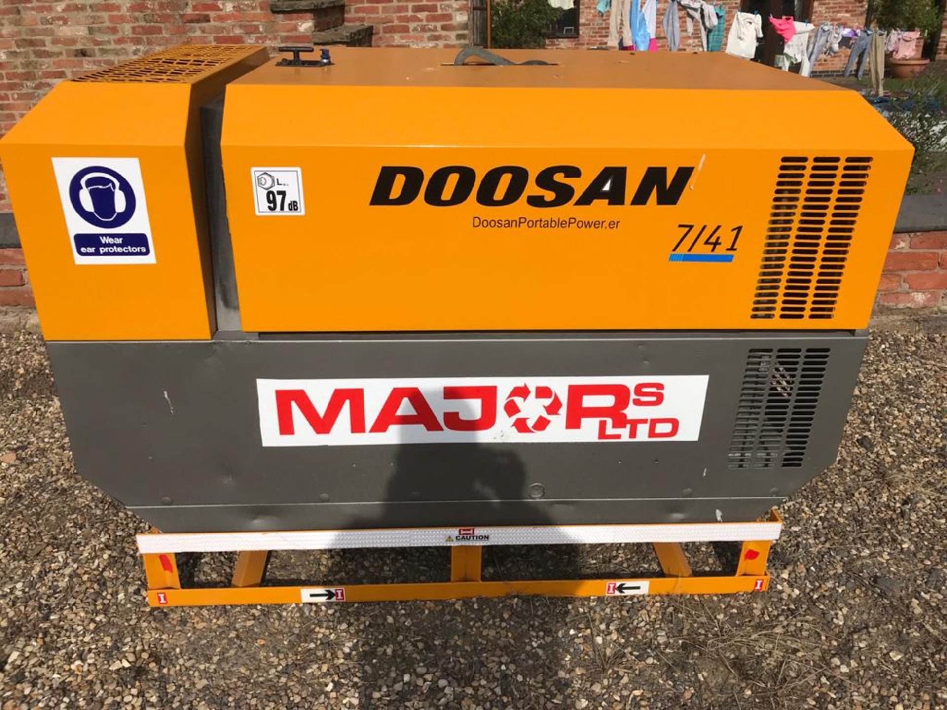 DOOSAN UTILITY AIR, SHOWING 1200hrs, VGC 7/41 SKID MOUNTED *NO VAT*