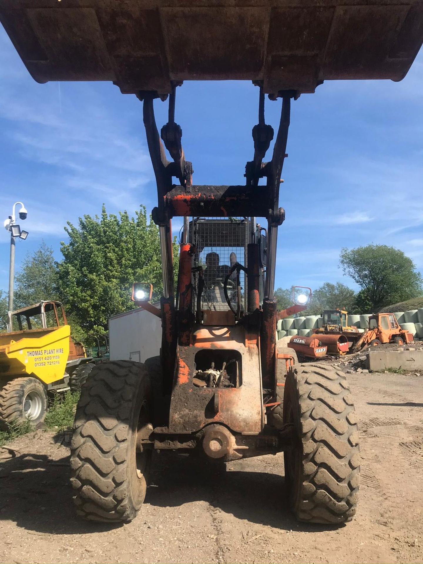 FIAT HITACHI FR130.2 LOADING SHOVEL, RUNS DRIVES AND LIFTS, FULLY GLASS CAB, GOOD BUCKET *PLUS VAT* - Image 4 of 4