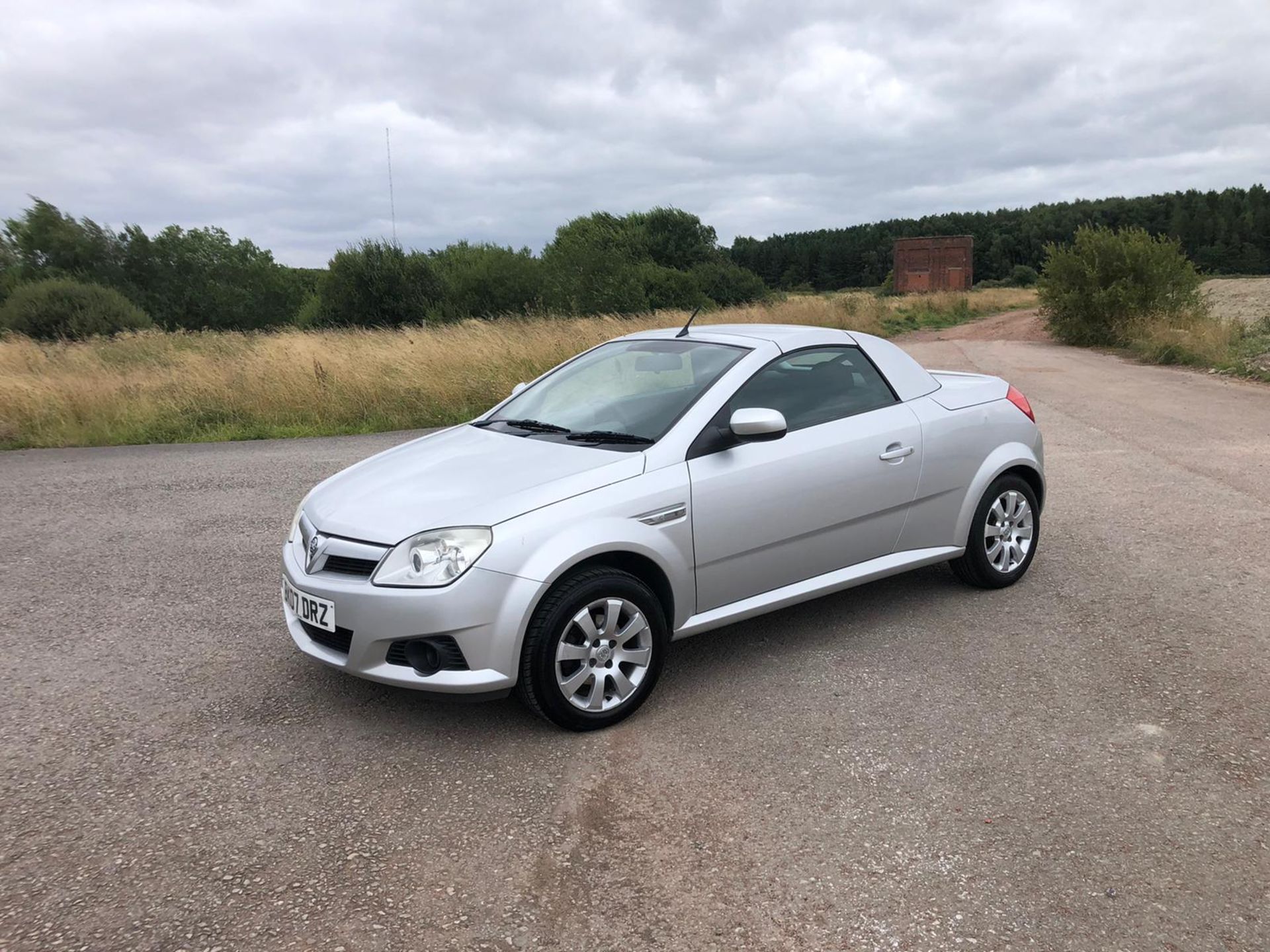 2007 VAUXHALL TIGRA TWINPORT SILVER CONVERTIBLE, 80,000 MILES, 2 SEATS, 1364cc PETROL *NO VAT* - Image 4 of 13