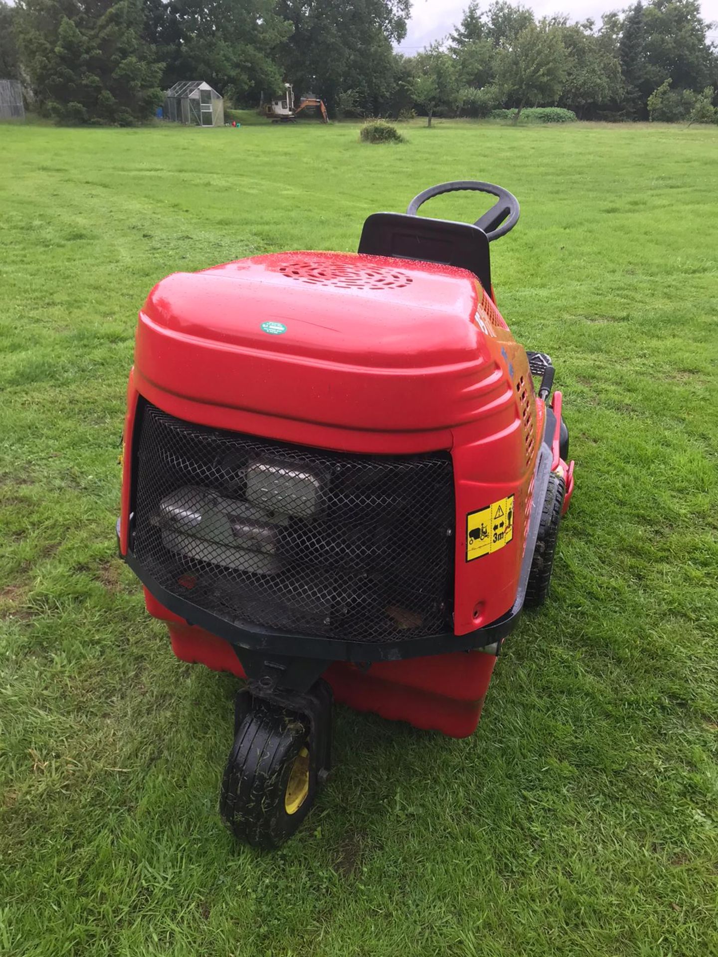 BARRUS SHANKS DIRECT COLLECT RIDE ON LAWN MOWER, RUNS, DRIVES AND CUTS *PLUS VAT* - Image 4 of 4