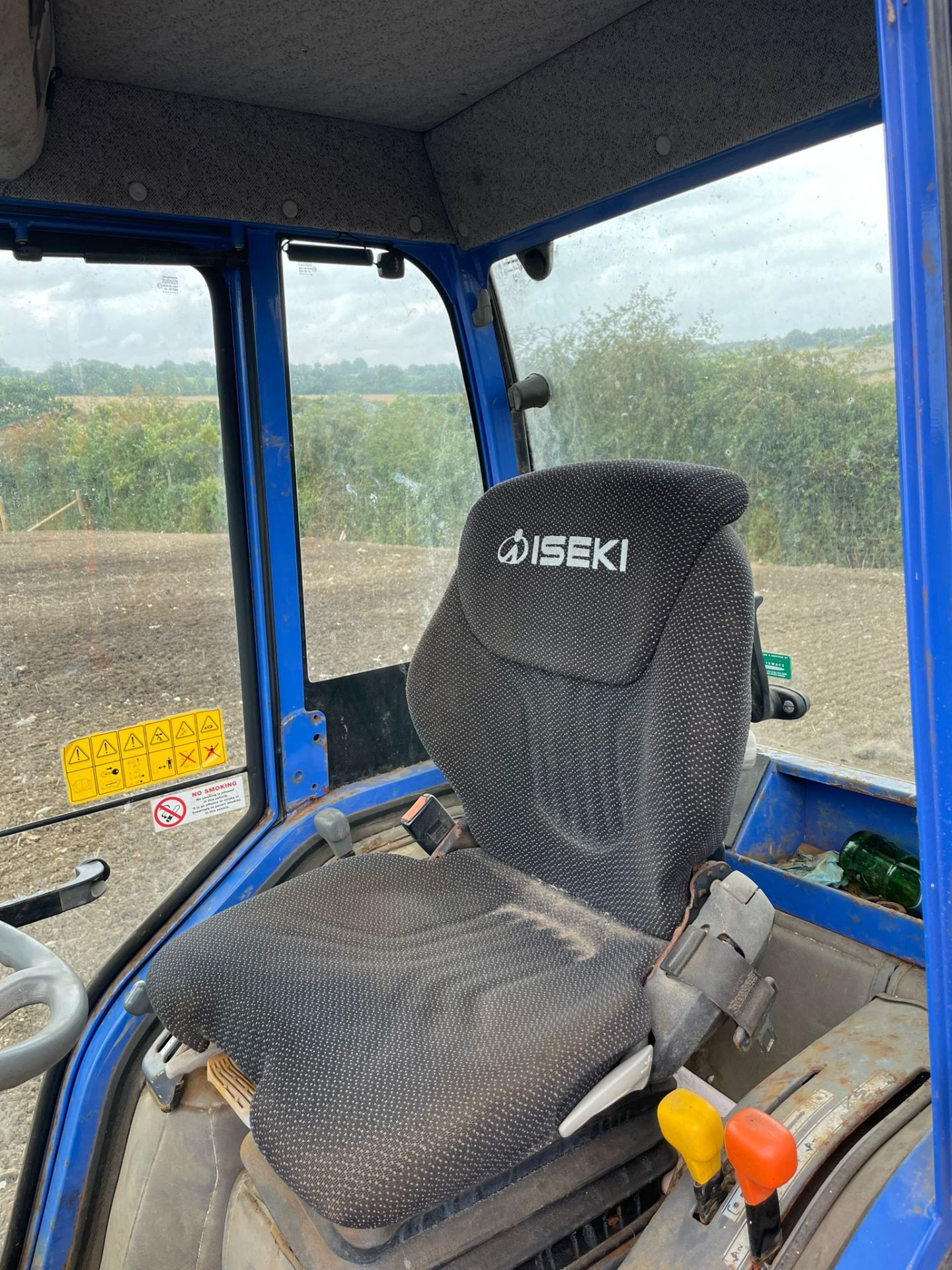 ISEKI TH4 COMPACT TRACTOR WITH MUCK SPREADER, 678 HOURS, 4 WHEEL DRIVE, RUNS WORKS SPREADS *PLUS VAT - Image 5 of 6