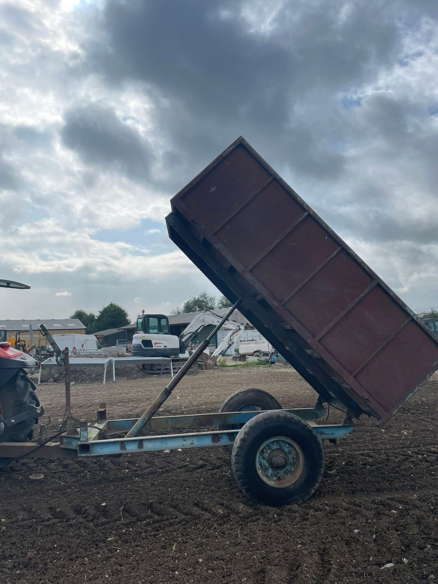 TRACTOR DUMP CORN TRAILER, TOWS AND TIPS OKAY *NO VAT*