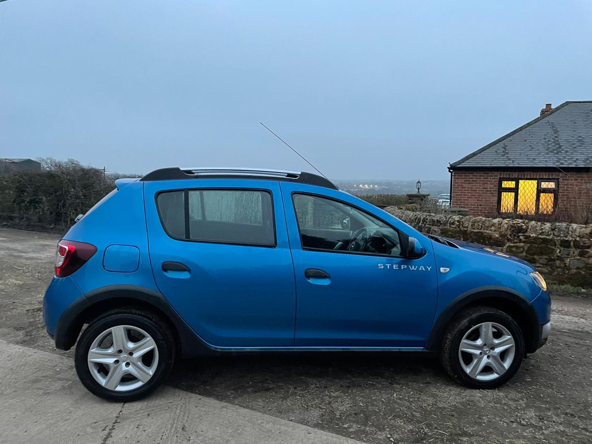 2013/63 REG DACIA SANDERO STEPWAY LAUREATE TCE 900CC PETROL 5DR HATCHBACK, SHOWING 4 FORMER KEEPERS - Image 8 of 14