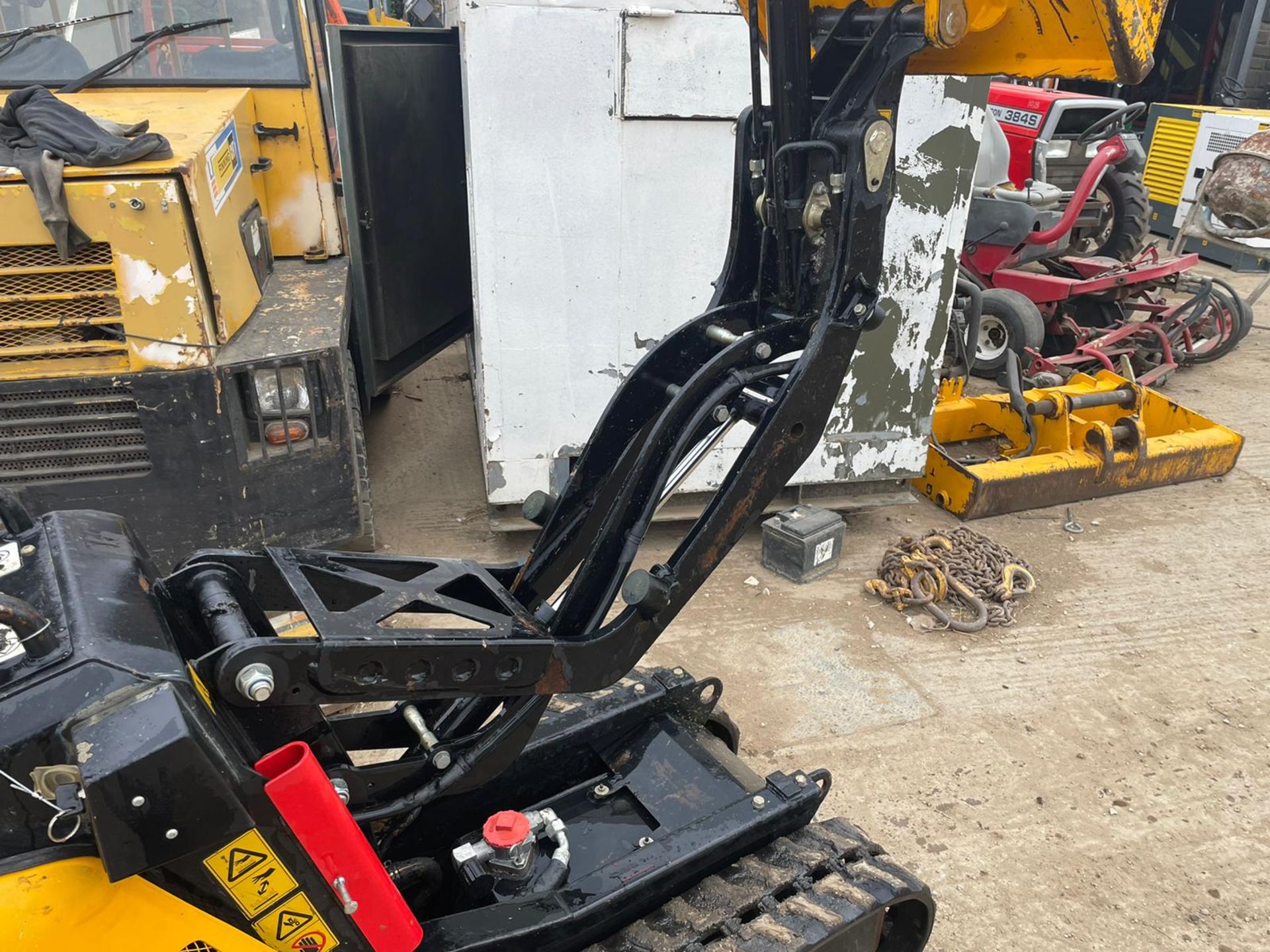 2019 JCB HTD-5 MINI TRACKED DUMPER, RUNS DRIVES AND DUMPS, HIGH TIP DUMP, 2 SPEED TRACKING *PLUS VAT - Image 8 of 10