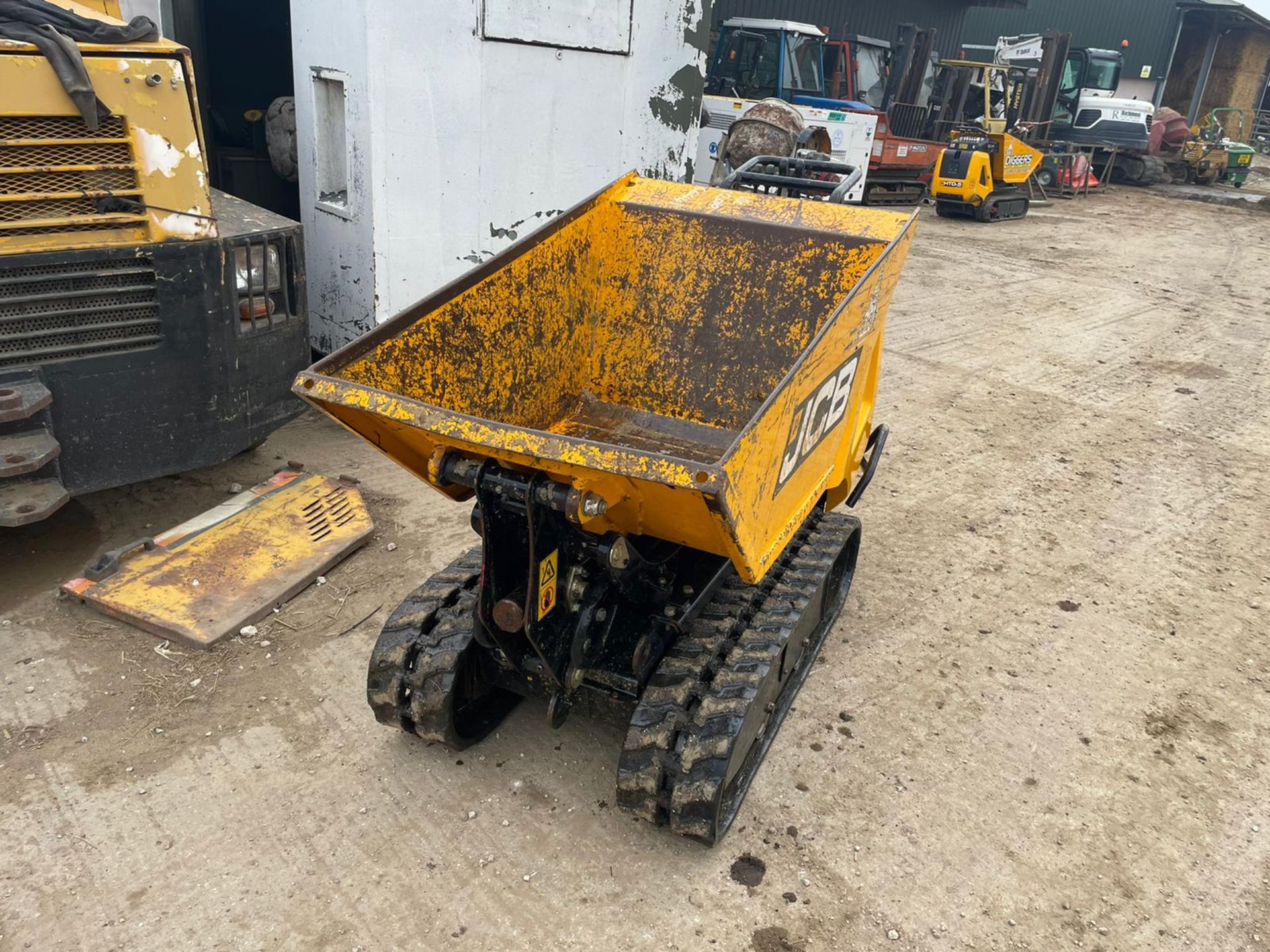 2019 JCB HTD-5 MINI TRACKED DUMPER, RUNS DRIVES AND DUMPS, HIGH TIP DUMP, 2 SPEED TRACKING *PLUS VAT - Image 5 of 10