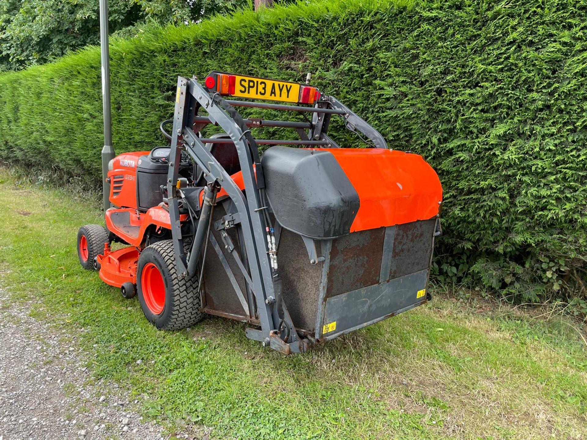 2013 KUBOTA G23-II RIDE ON HIGH TIP MOWER, RUNS AND DRIVES, SHOWING A LOW 771 HOURS *PLUS VAT* - Image 6 of 10