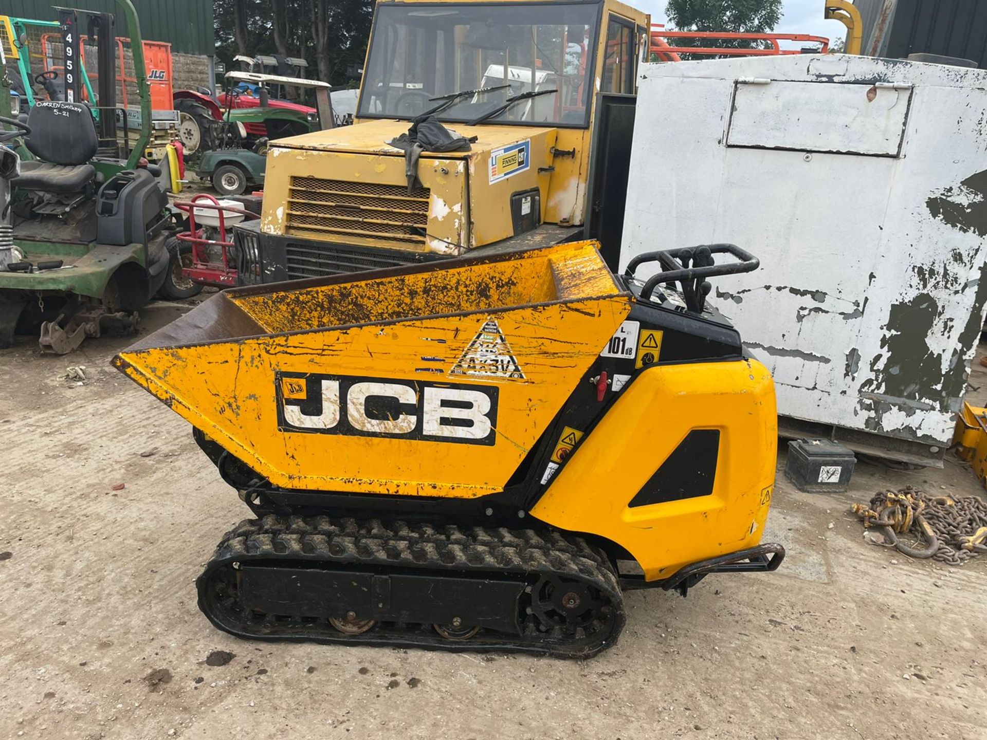 2019 JCB HTD-5 MINI TRACKED DUMPER, RUNS DRIVES AND DUMPS, HIGH TIP DUMP, 2 SPEED TRACKING *PLUS VAT