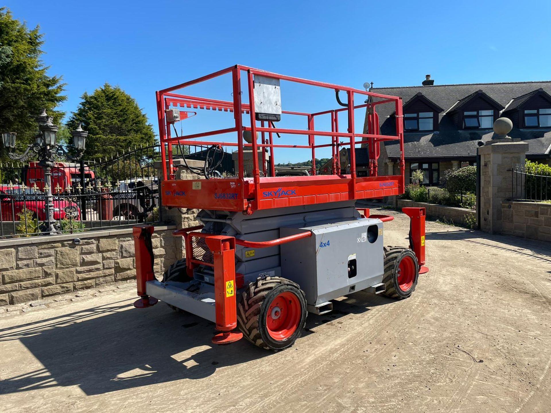 2007 SKYJACK SJ6832RT 4x4 DIESEL SCISSOR LIFT, RUNS DRIVES AND LIFTS *PLUS VAT* - Image 5 of 13