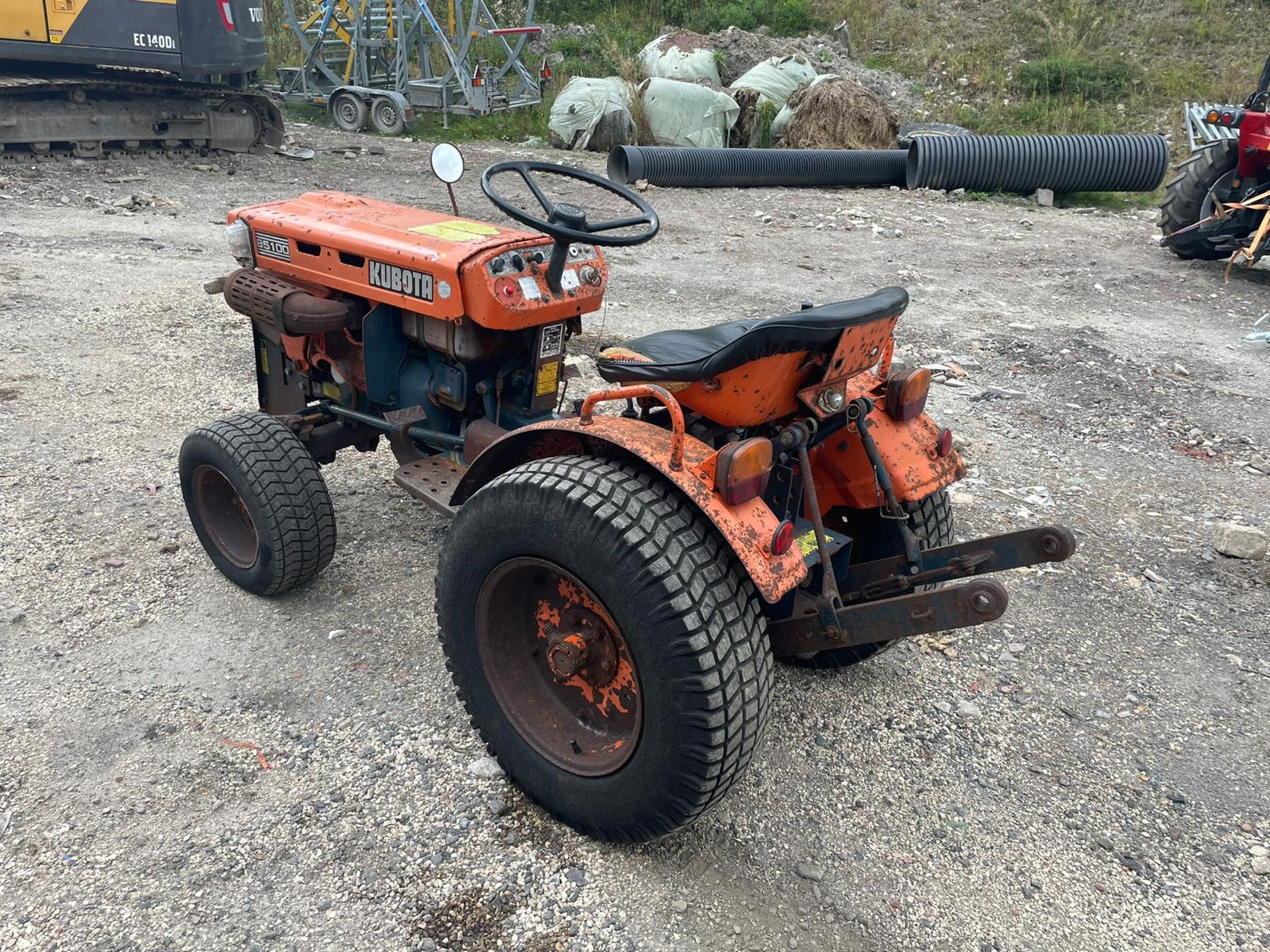 KUBOTA B5100 COMPACT TRACTOR WITH UNDERSLUNG MOWER, RUNS, DRIVES AND WORKS *PLUS VAT* - Image 3 of 12